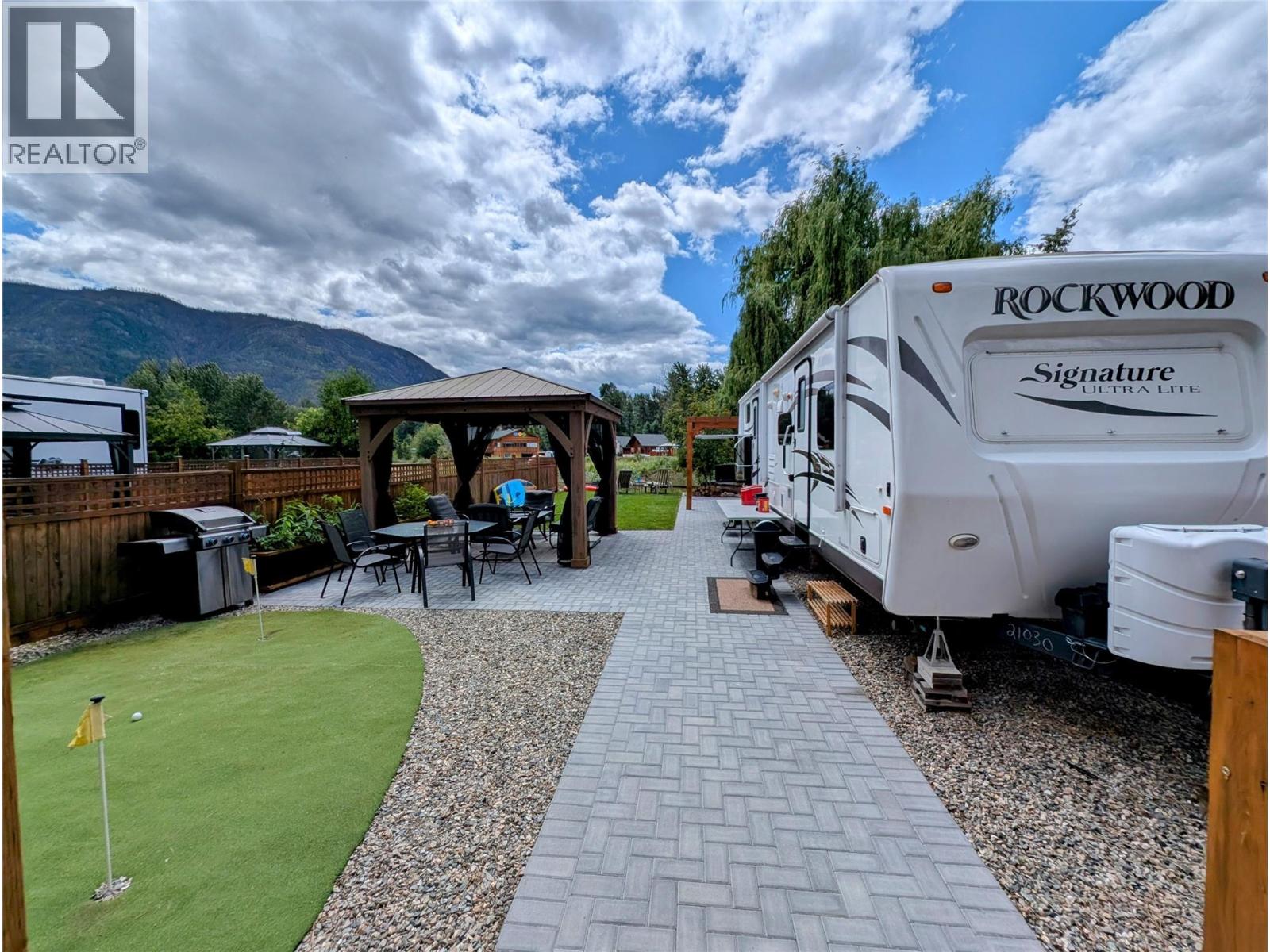 27 Cottonwood Drive, Lee Creek, British Columbia  V0E 1M4 - Photo 25 - 10357102