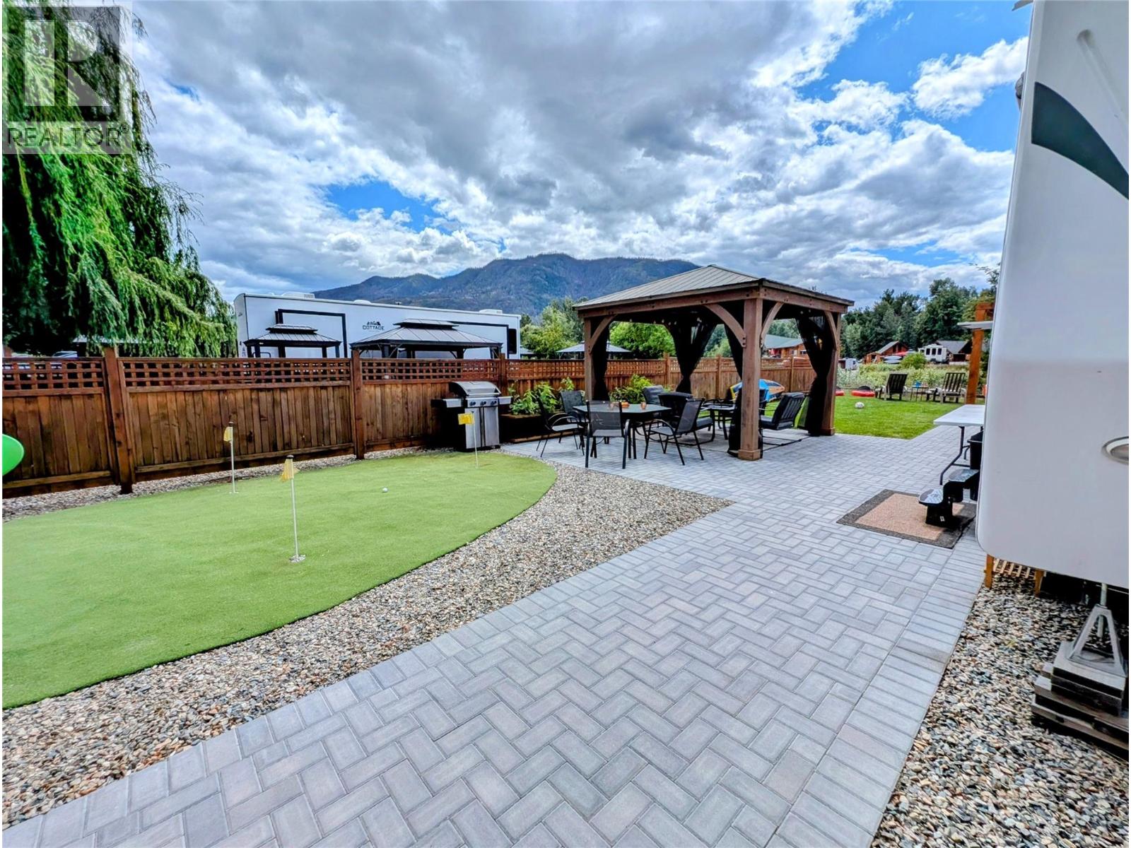 27 Cottonwood Drive, Lee Creek, British Columbia  V0E 1M4 - Photo 28 - 10357102