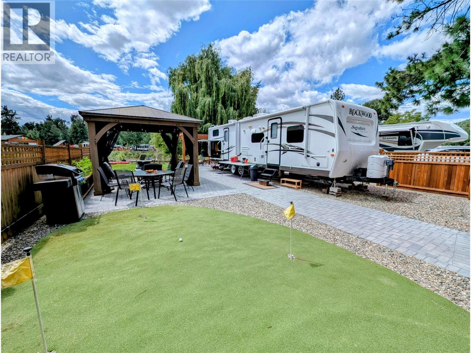 27 Cottonwood Drive, Lee Creek, British Columbia  V0E 1M4 - Photo 29 - 10357102