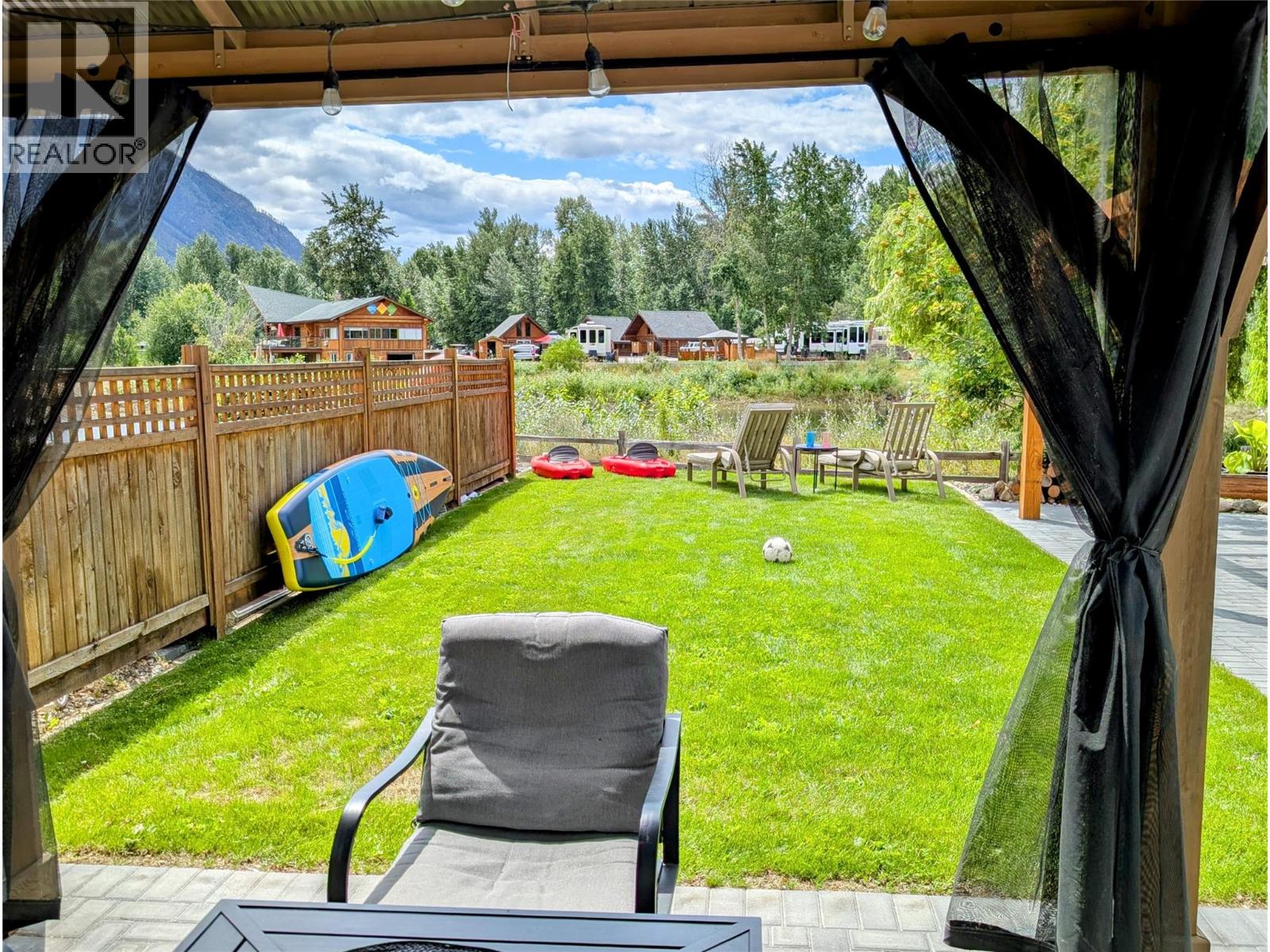 27 Cottonwood Drive, Lee Creek, British Columbia  V0E 1M4 - Photo 30 - 10357102