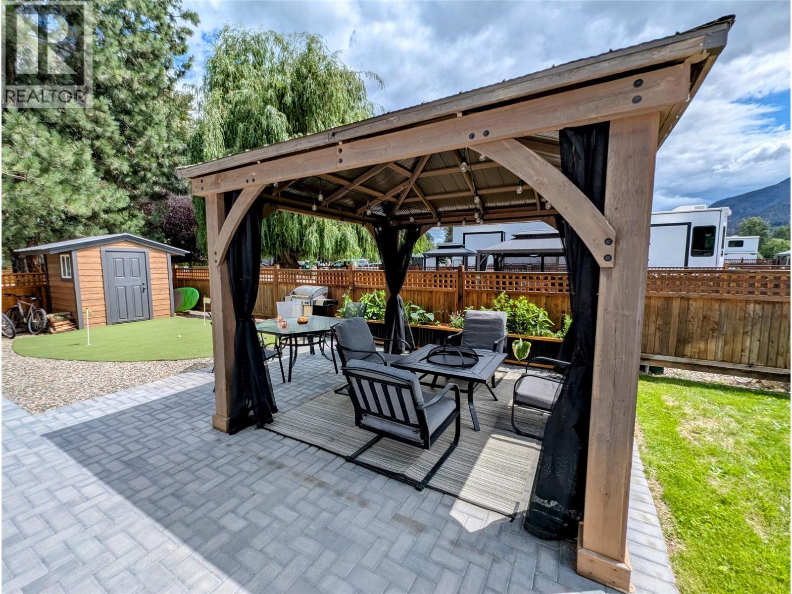 27 Cottonwood Drive, Lee Creek, British Columbia  V0E 1M4 - Photo 31 - 10357102