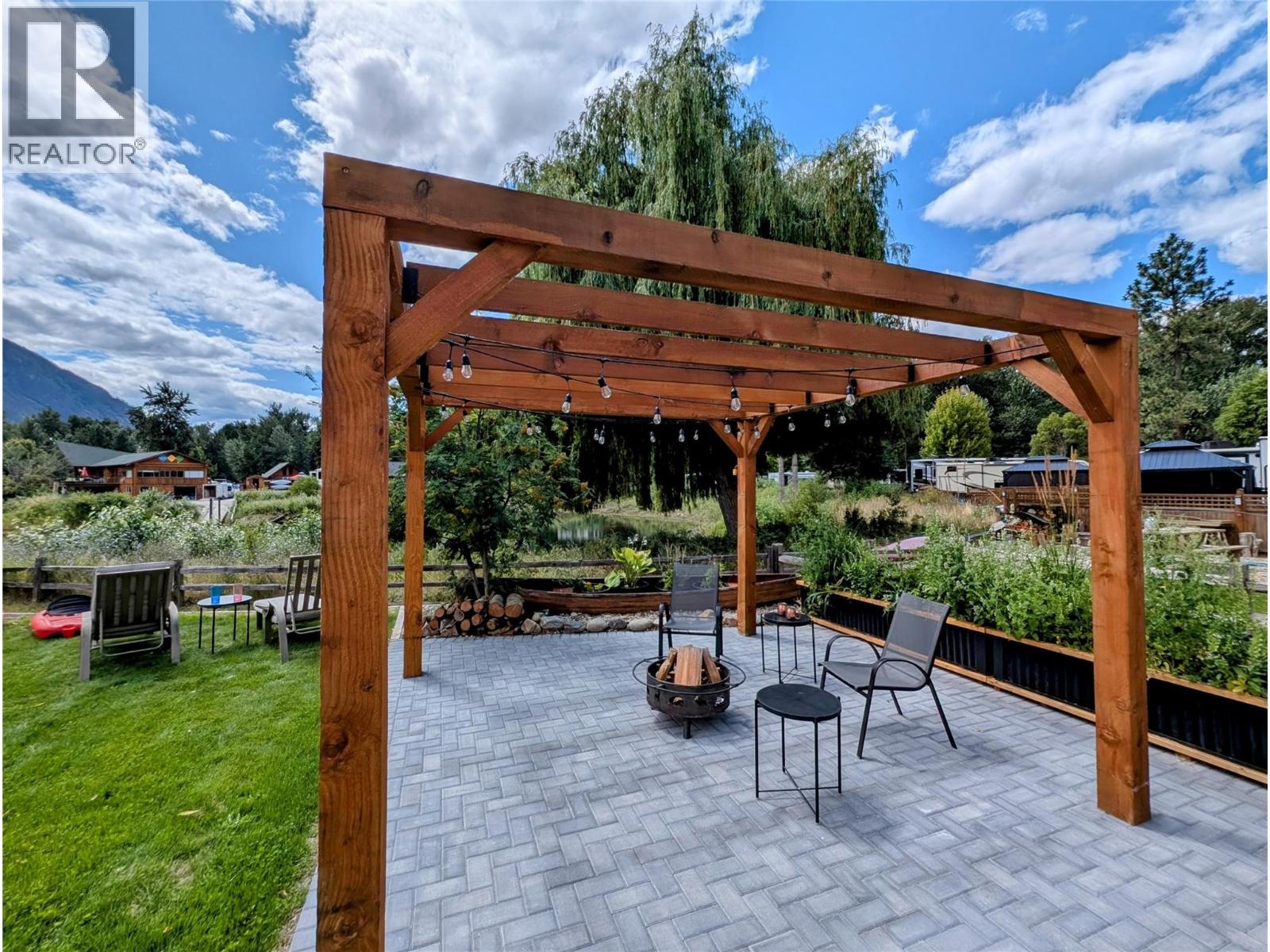 27 Cottonwood Drive, Lee Creek, British Columbia  V0E 1M4 - Photo 34 - 10357102