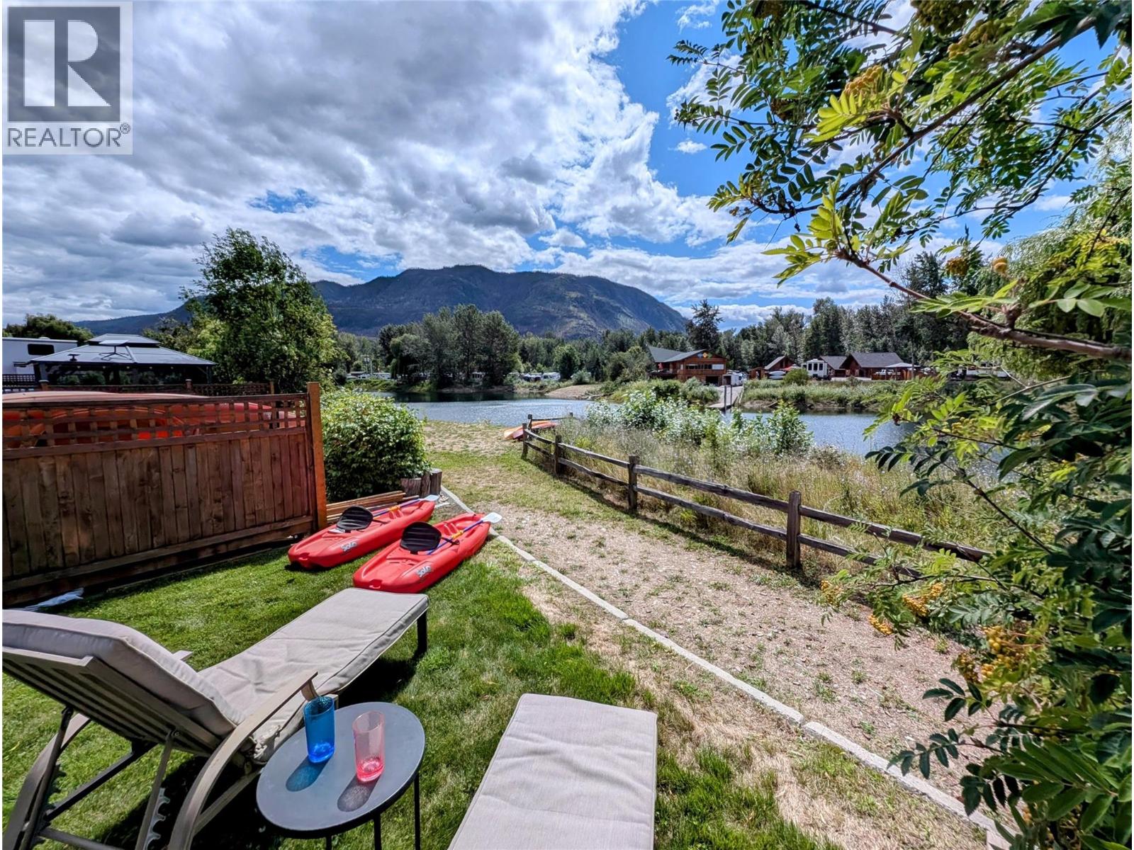 27 Cottonwood Drive, Lee Creek, British Columbia  V0E 1M4 - Photo 37 - 10357102