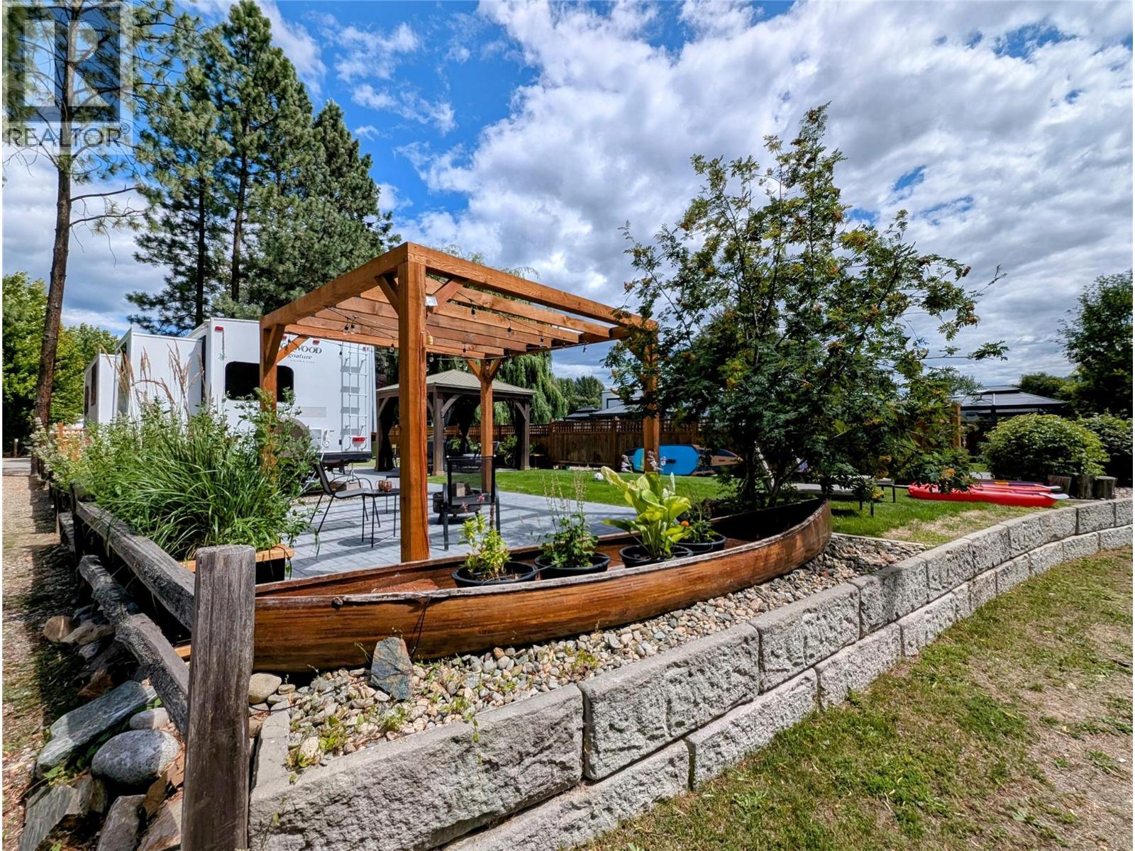 27 Cottonwood Drive, Lee Creek, British Columbia  V0E 1M4 - Photo 40 - 10357102