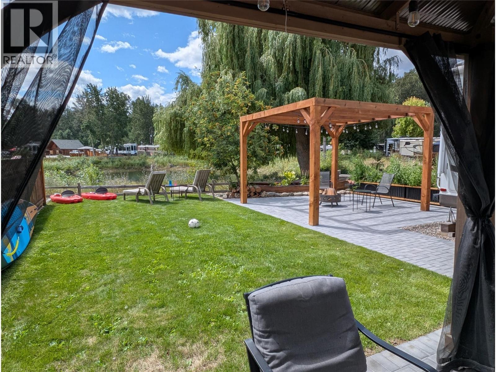 27 Cottonwood Drive, Lee Creek, British Columbia  V0E 1M4 - Photo 41 - 10357102