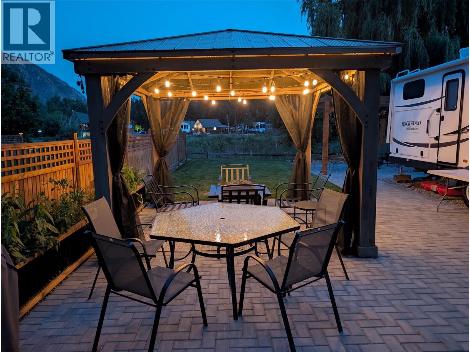 27 Cottonwood Drive, Lee Creek, British Columbia  V0E 1M4 - Photo 46 - 10357102