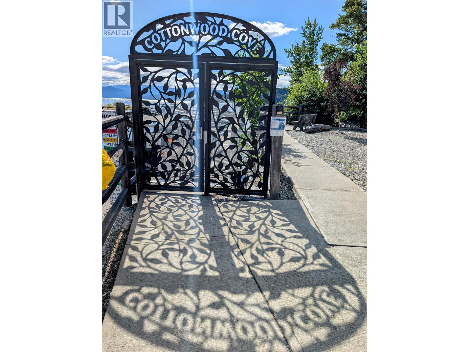 27 Cottonwood Drive, Lee Creek, British Columbia  V0E 1M4 - Photo 8 - 10357102