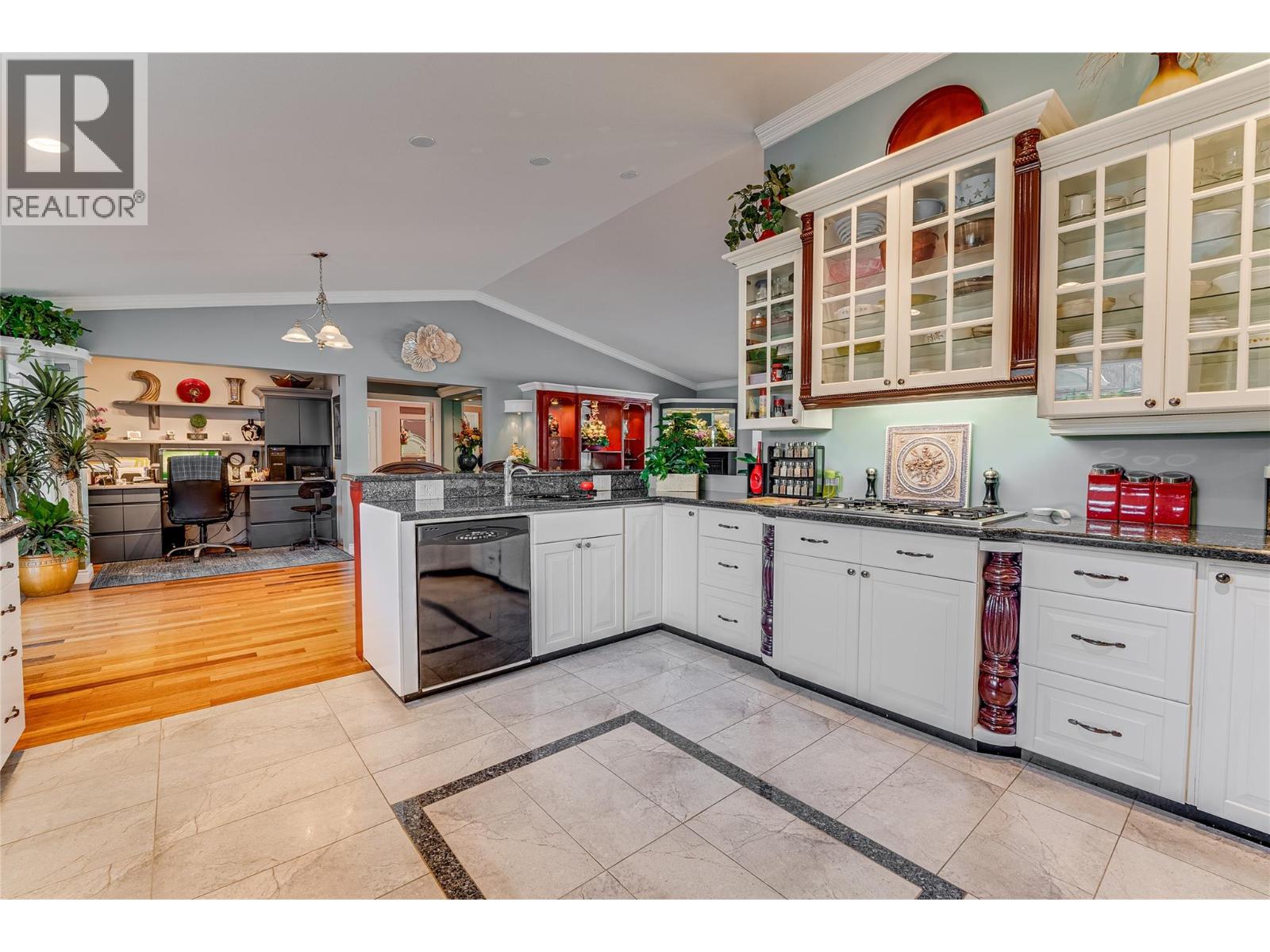 39 Ladyslipper Road, Lumby, British Columbia  V0E 2G5 - Photo 13 - 10357032