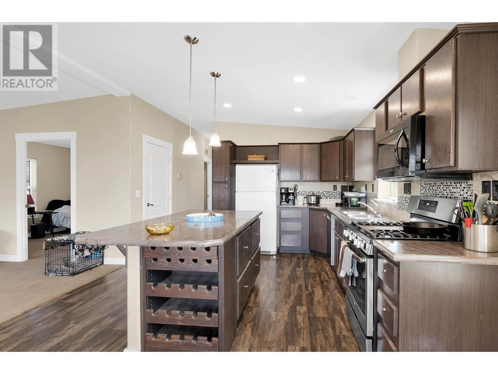 840 Deer Drive, Kamloops, British Columbia  V1S 1Z9 - Photo 6 - 10350424