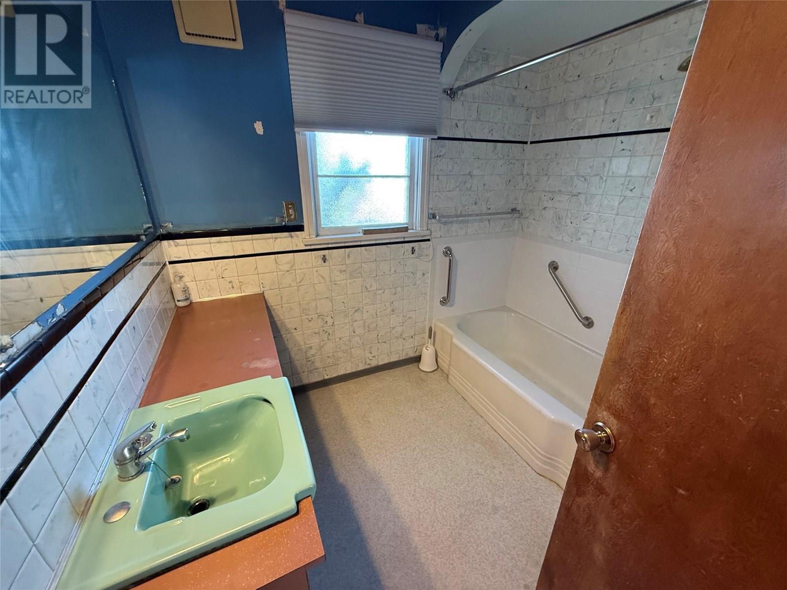 2310 34a Street, Vernon, British Columbia  V1T 5Z8 - Photo 11 - 10357268