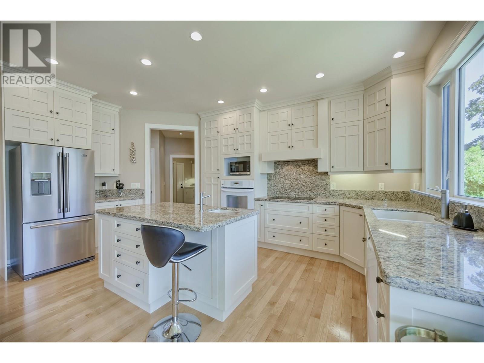 10411 81st Street, Osoyoos, British Columbia  V0H 1V2 - Photo 8 - 10354227