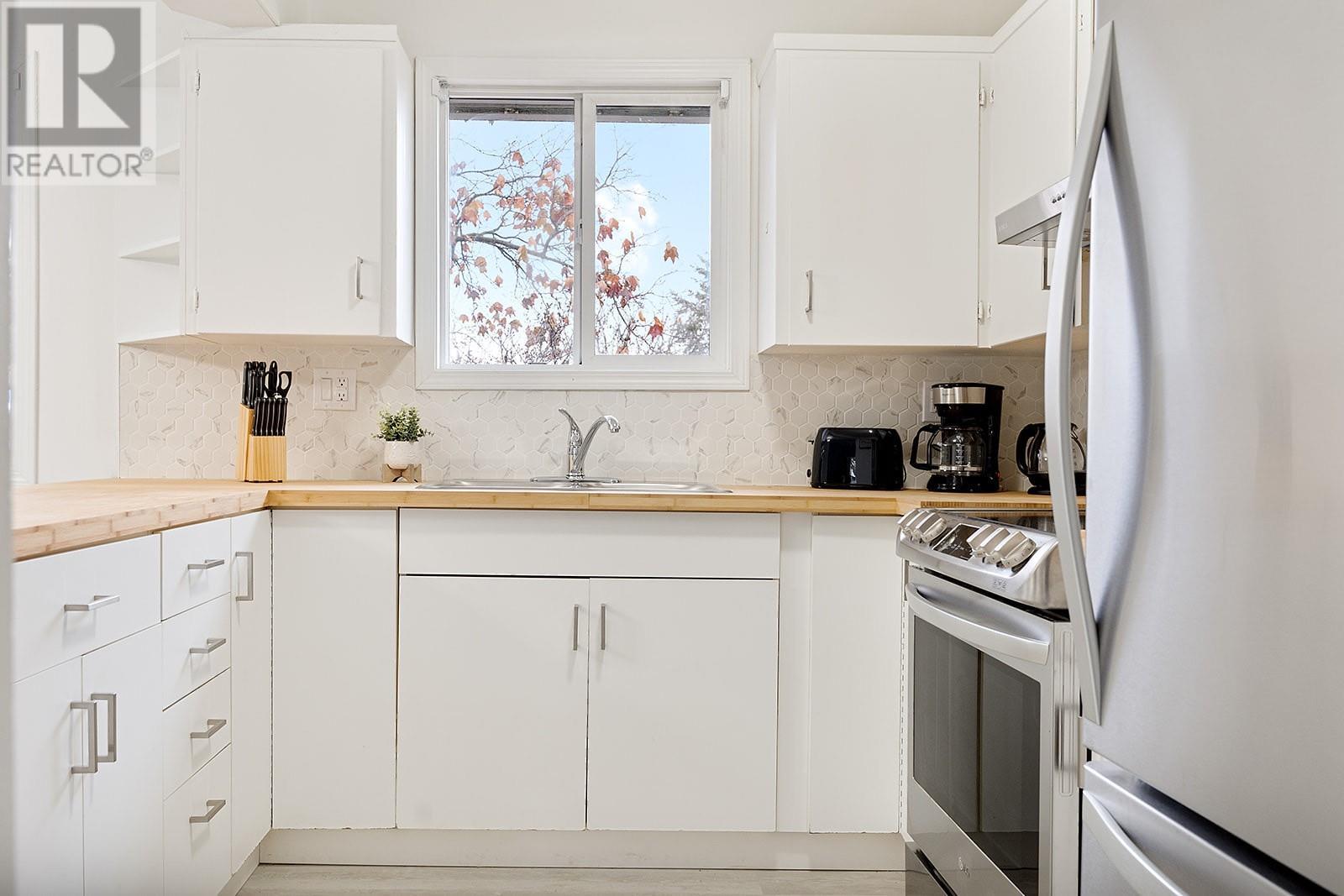 2009-2011 Richter Street, Kelowna, British Columbia  V1Y 2N4 - Photo 3 - 10357663