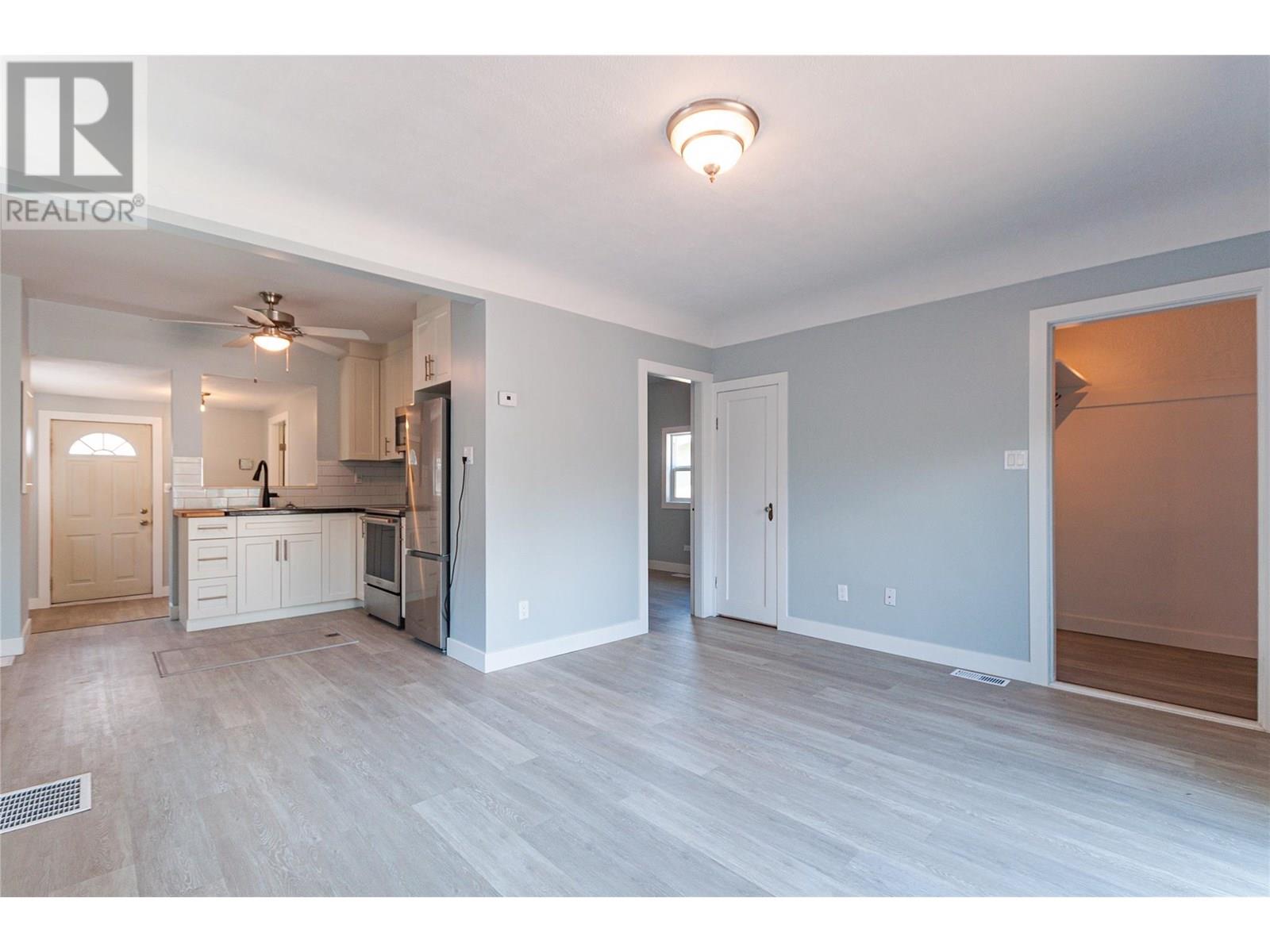 669 Haywood Street, Penticton, British Columbia  V2A 4W8 - Photo 2 - 10357117