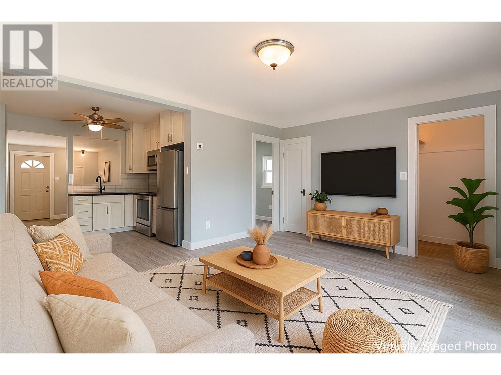 669 Haywood Street, Penticton, British Columbia  V2A 4W8 - Photo 3 - 10357117