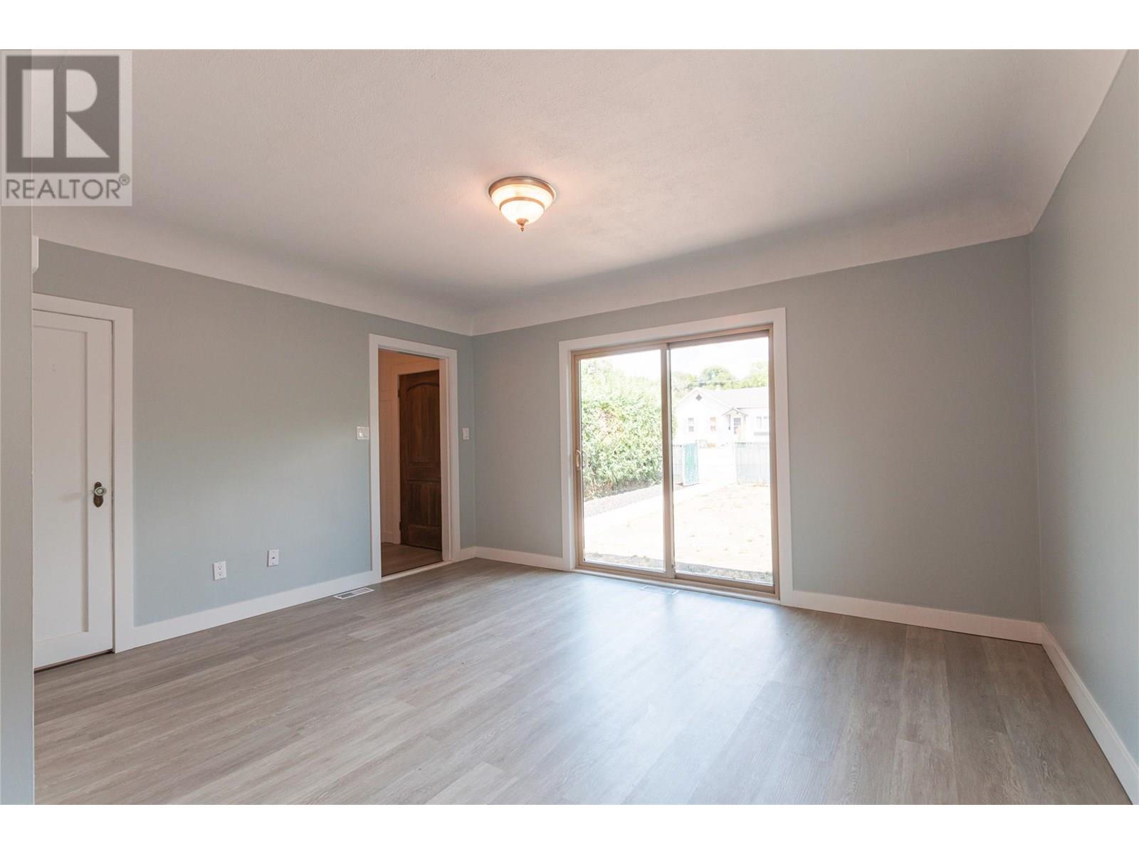 669 Haywood Street, Penticton, British Columbia  V2A 4W8 - Photo 4 - 10357117