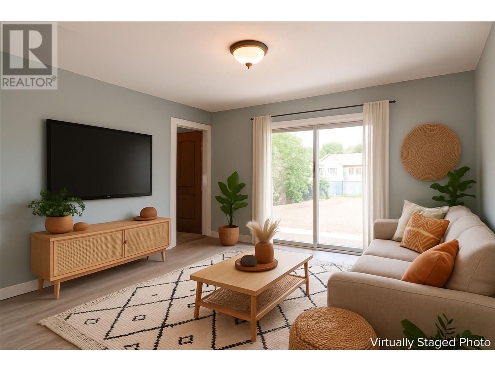 669 Haywood Street, Penticton, British Columbia  V2A 4W8 - Photo 5 - 10357117