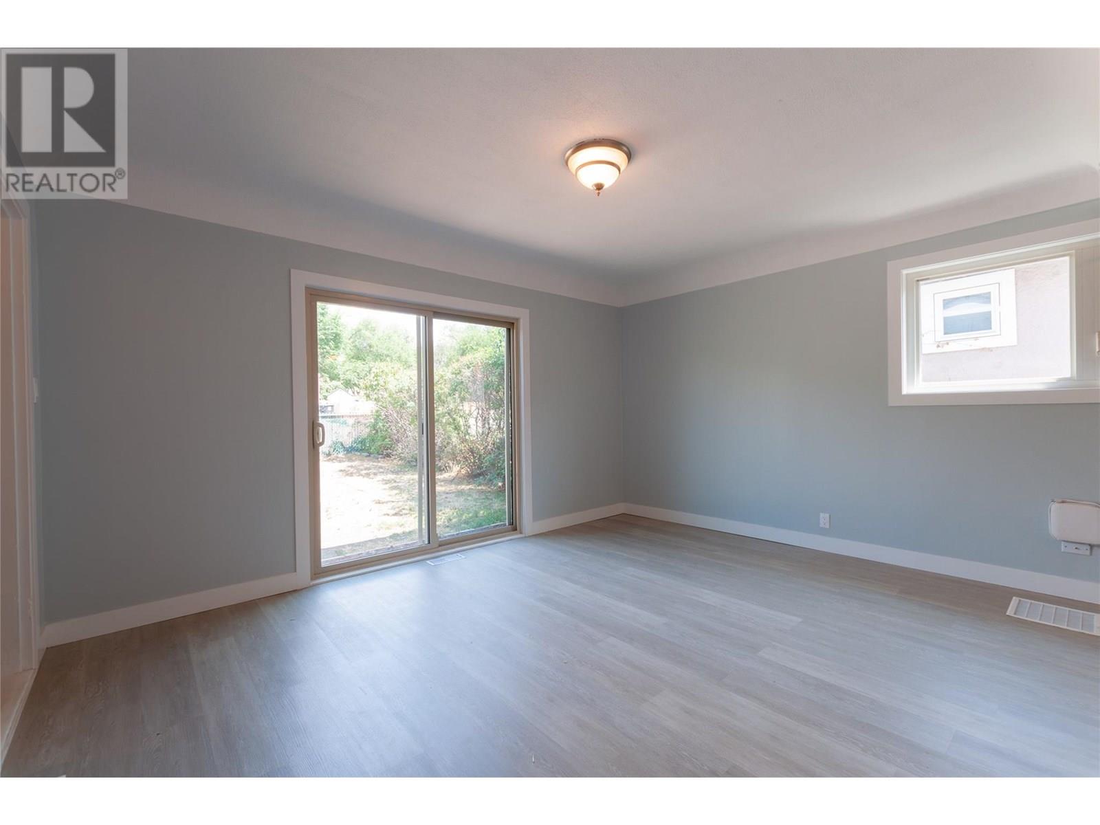 669 Haywood Street, Penticton, British Columbia  V2A 4W8 - Photo 6 - 10357117