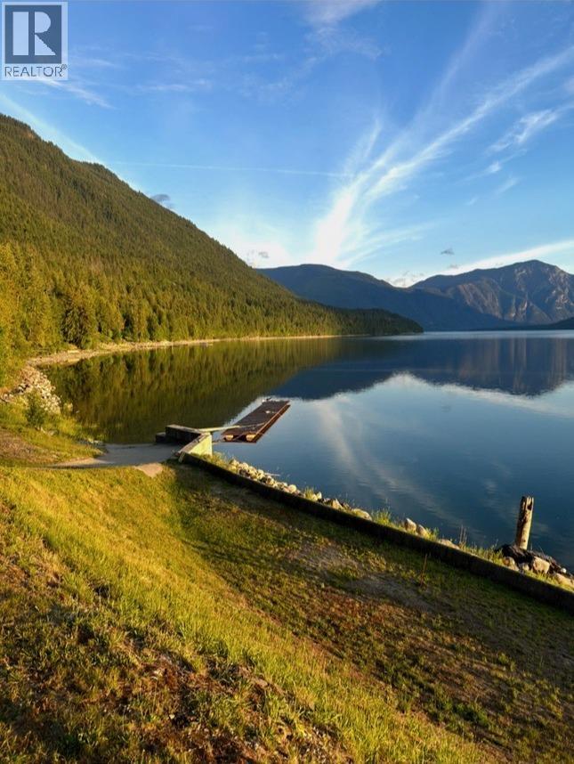 1710 6 Highway, Nakusp, British Columbia  V0G 1R1 - Photo 2 - 10357882