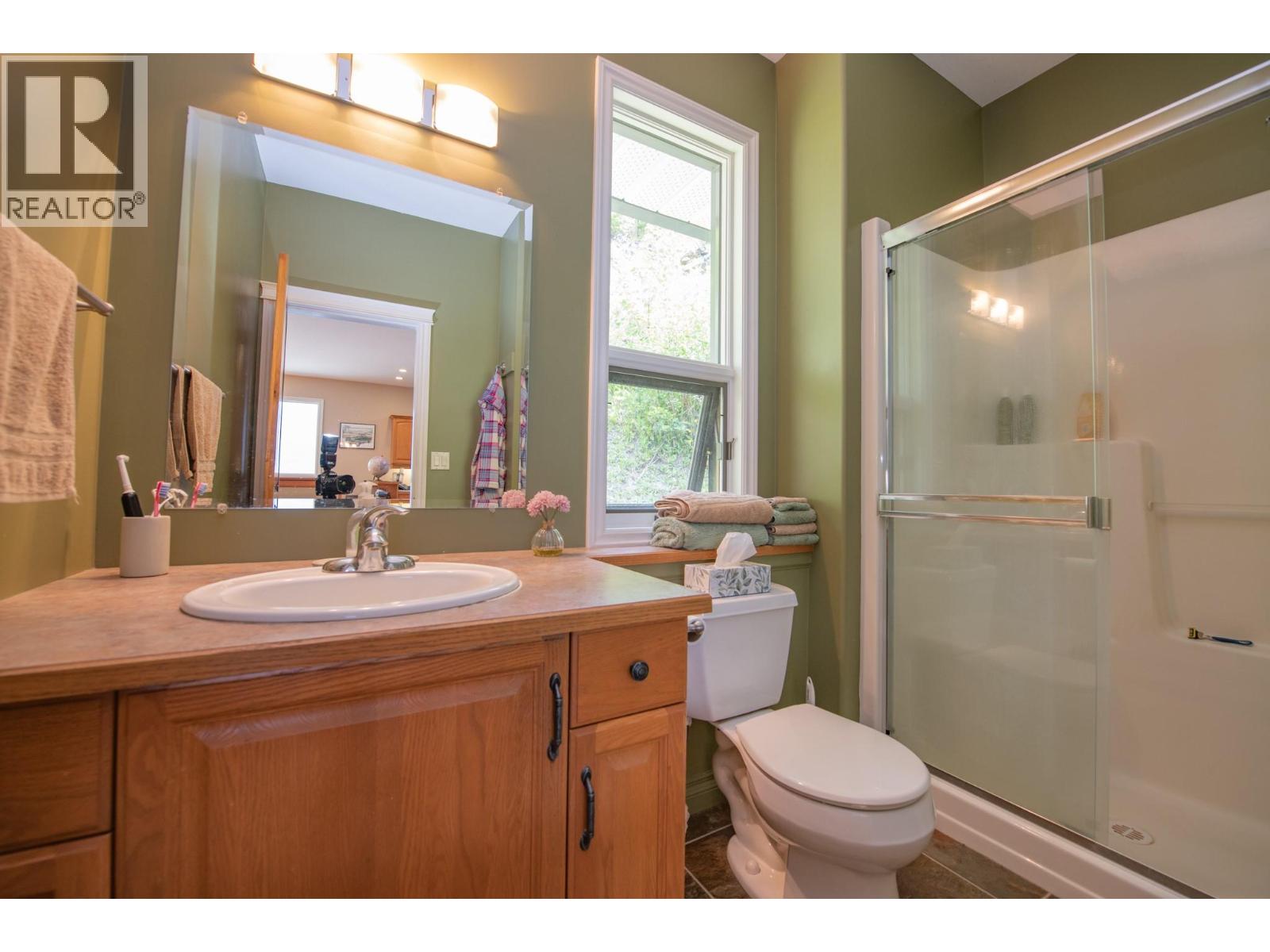 1710 6 Highway, Nakusp, British Columbia  V0G 1R1 - Photo 33 - 10357695