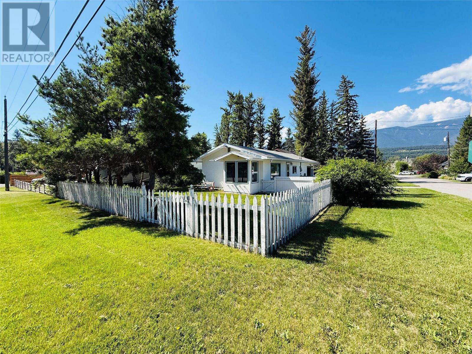 4688 Poplar Street, Windermere, British Columbia  V0B 2L2 - Photo 3 - 10357926
