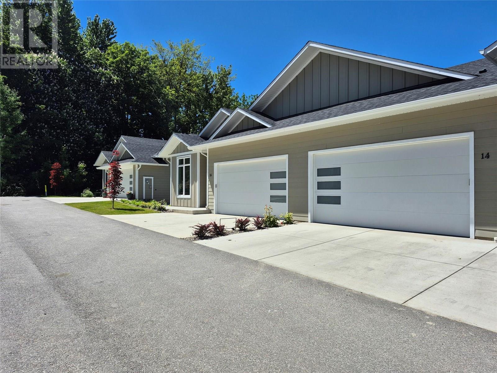 231 20 Street Ne Unit# 1, Salmon Arm, British Columbia  V1E 2Z7 - Photo 3 - 10357769