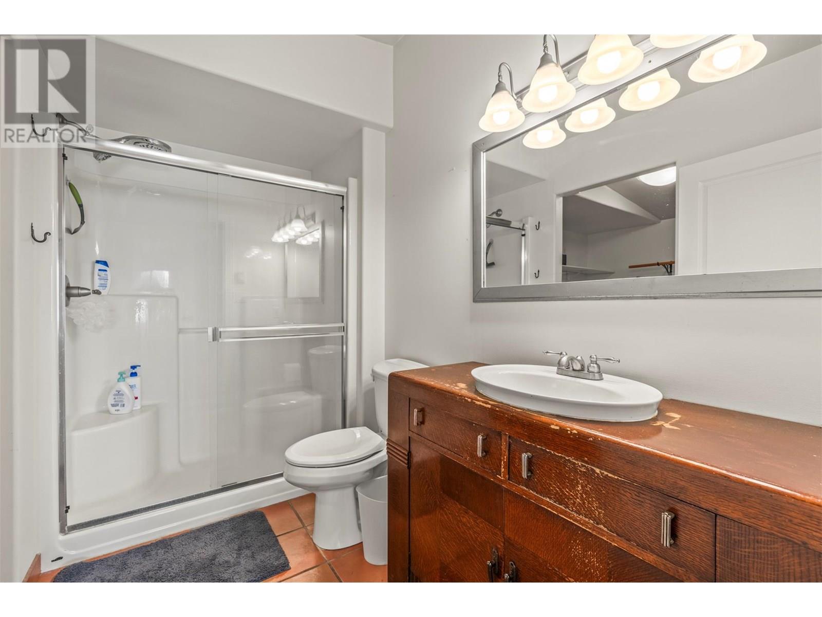 2640 Lakeshore Road, Vernon, British Columbia  V1H 1N1 - Photo 43 - 10357438