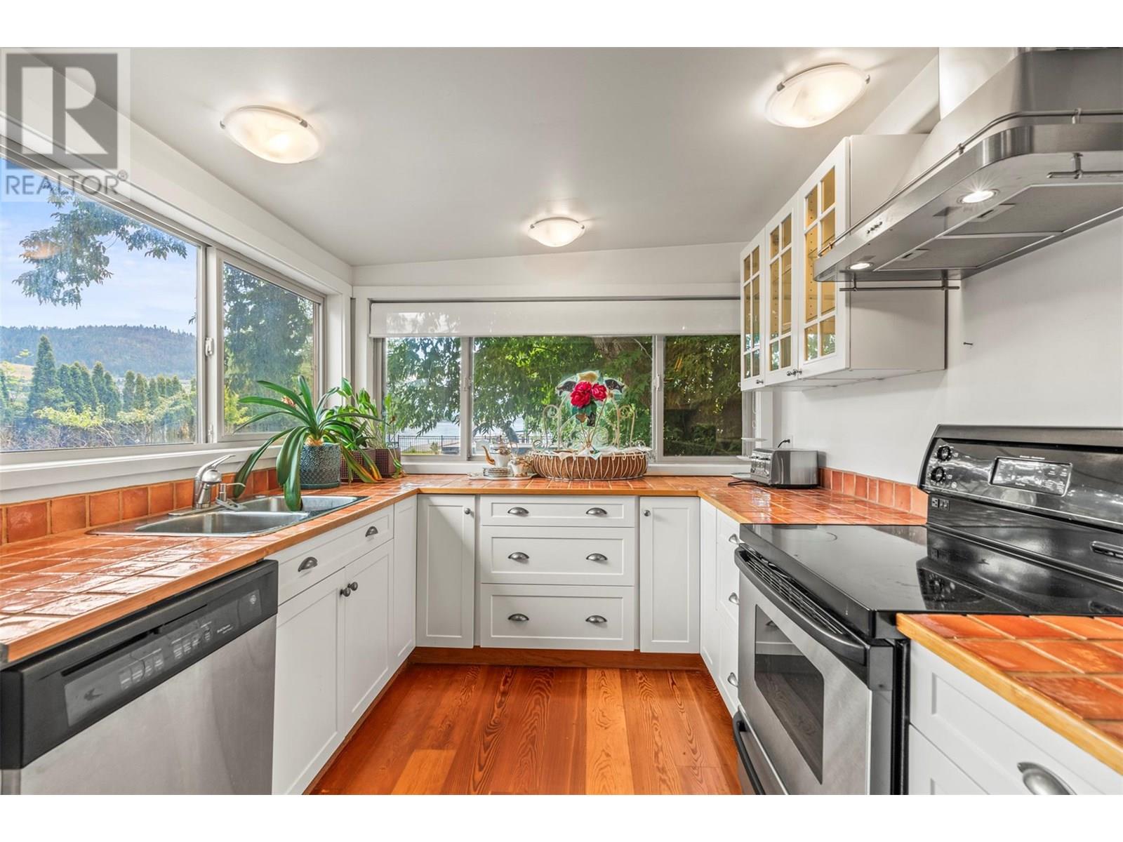 2640 Lakeshore Road, Vernon, British Columbia  V1H 1N1 - Photo 45 - 10357438