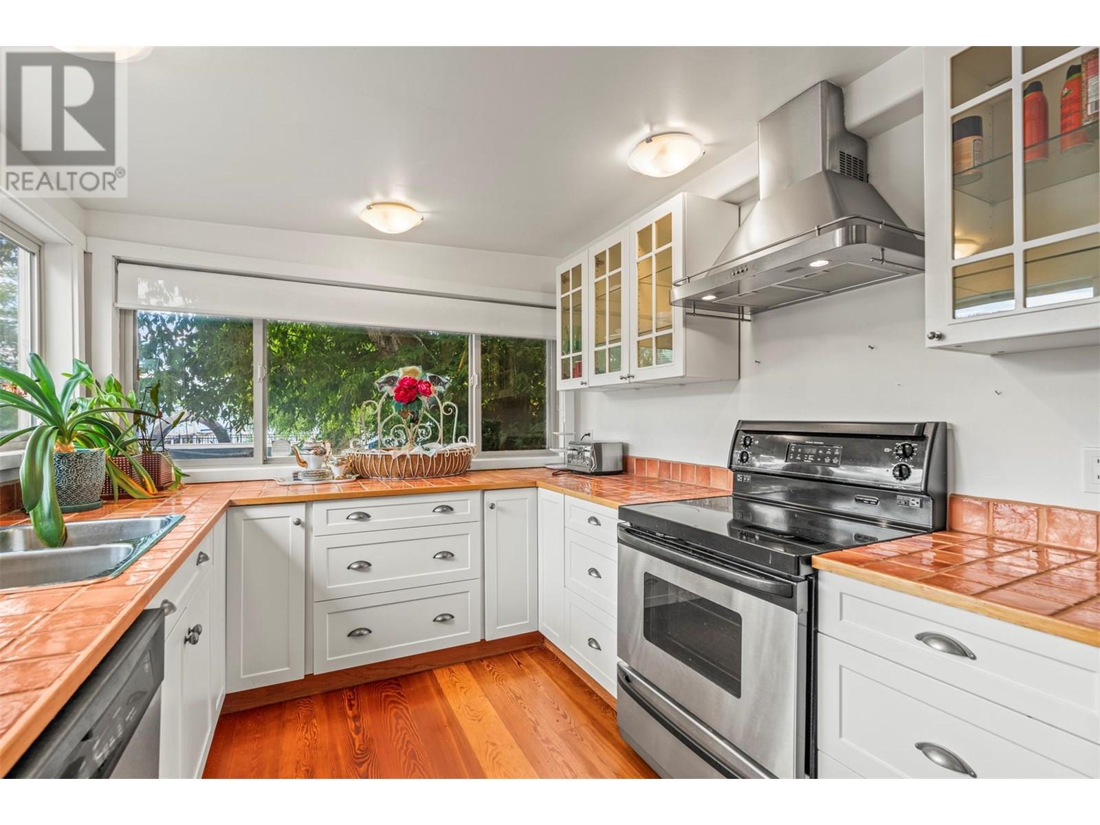 2640 Lakeshore Road, Vernon, British Columbia  V1H 1N1 - Photo 46 - 10357438