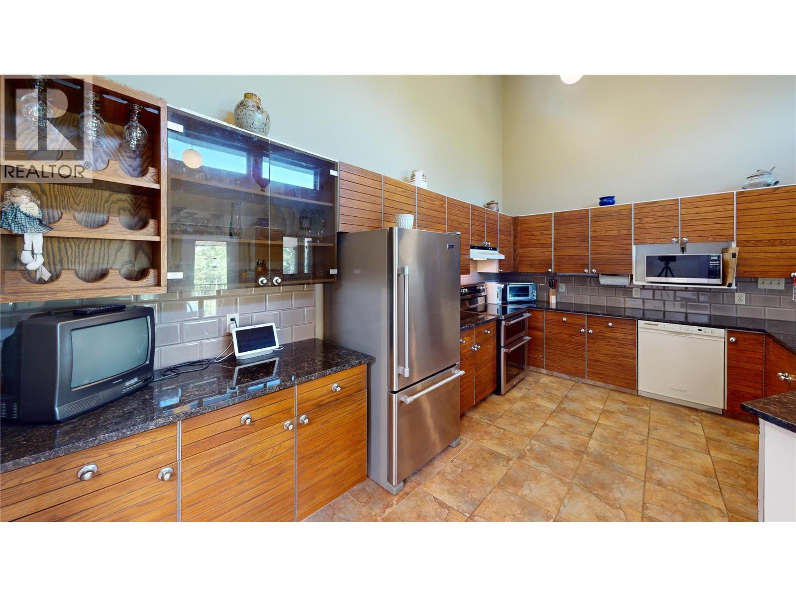 105 Castle Mountain Road, Fernie, British Columbia  V0B 1M4 - Photo 23 - 10357748