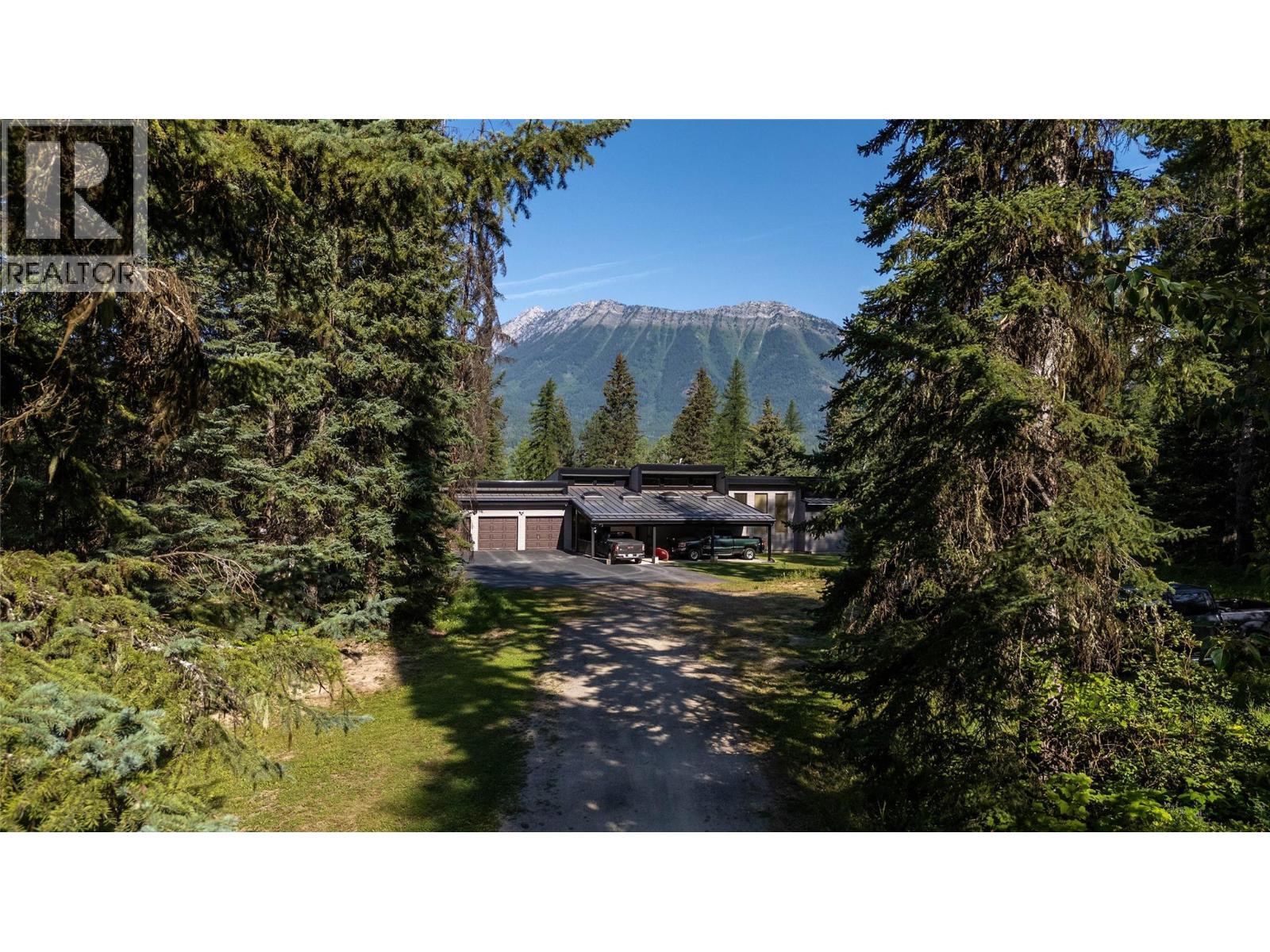 105 Castle Mountain Road, Fernie, British Columbia  V0B 1M4 - Photo 3 - 10357748