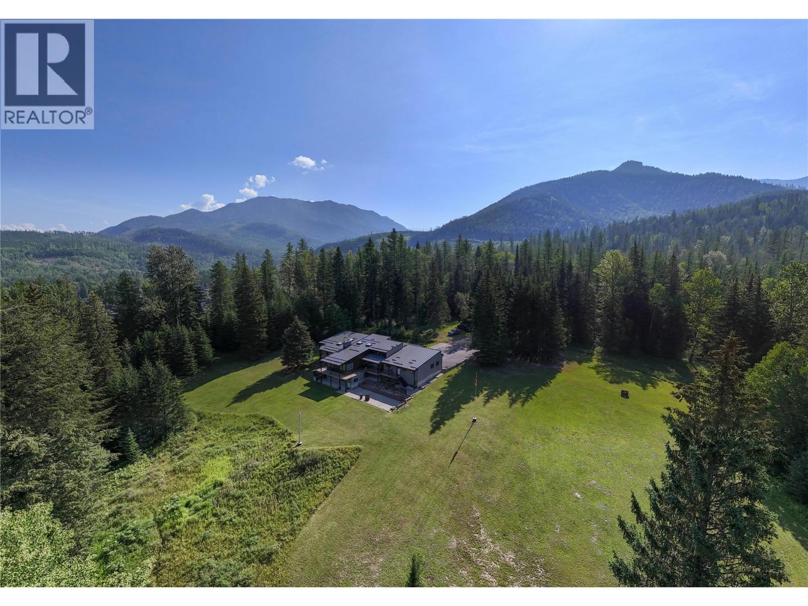105 Castle Mountain Road, Fernie, British Columbia  V0B 1M4 - Photo 6 - 10357748