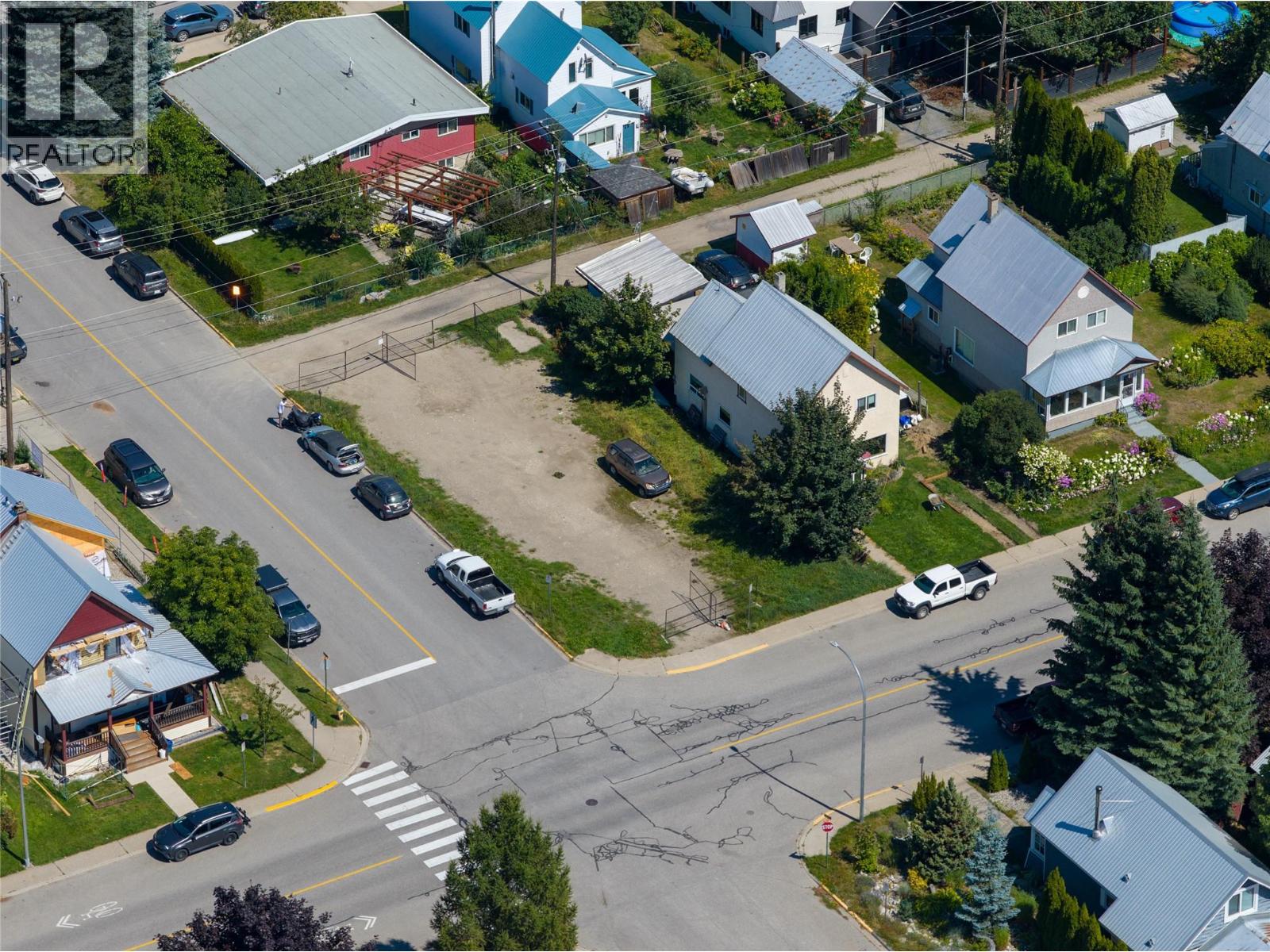 200 Third Street E, Revelstoke, British Columbia  V0E 2S0 - Photo 1 - 10358381