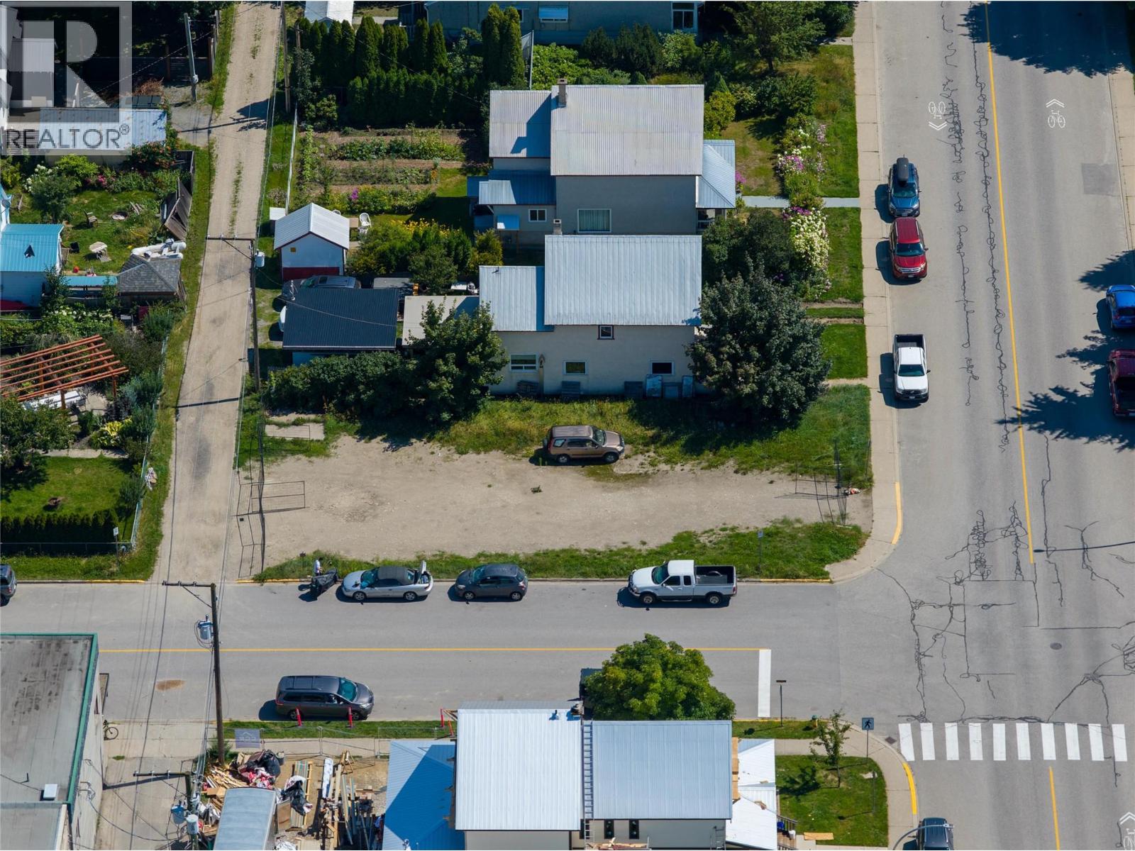 200 Third Street E, Revelstoke, British Columbia  V0E 2S0 - Photo 2 - 10358381