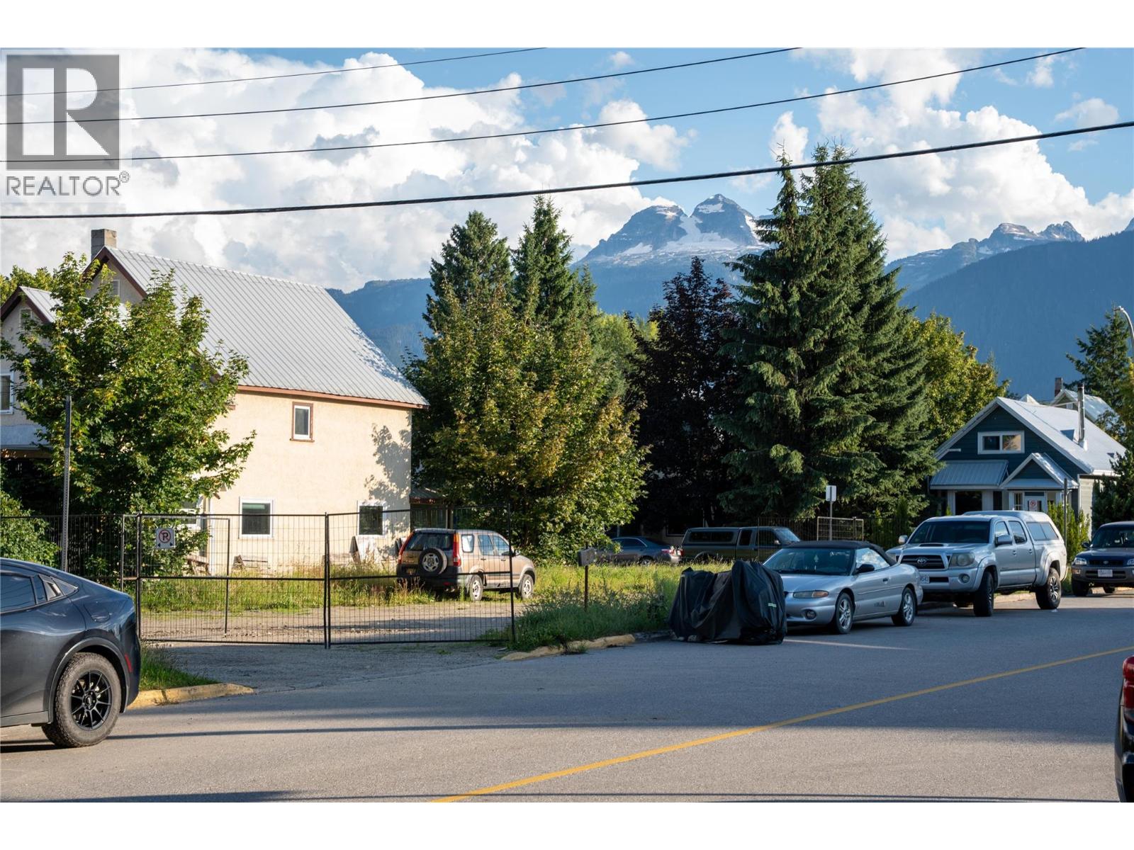 200 Third Street E, Revelstoke, British Columbia  V0E 2S0 - Photo 4 - 10358381