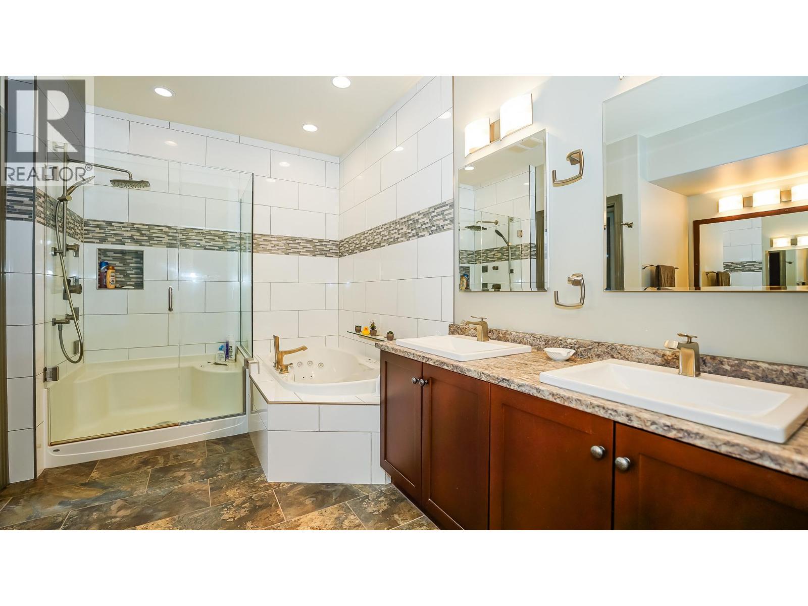 160 Harbourfront Drive Unit# 302, Salmon Arm, British Columbia  V1E 3M3 - Photo 7 - 10358620