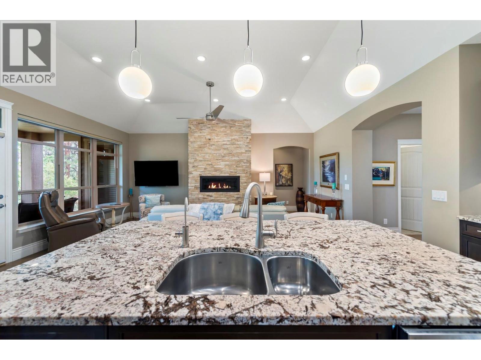 4346 Gallagher's Fairway S, Kelowna, British Columbia  V1W 4X4 - Photo 15 - 10358435