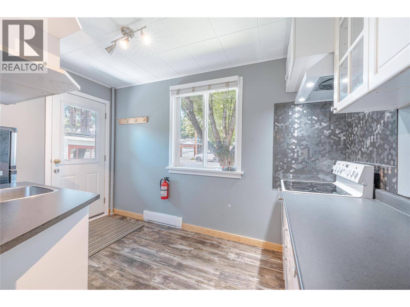 503 Third Street E, Revelstoke, British Columbia  V0E 2S0 - Photo 11 - 10358517