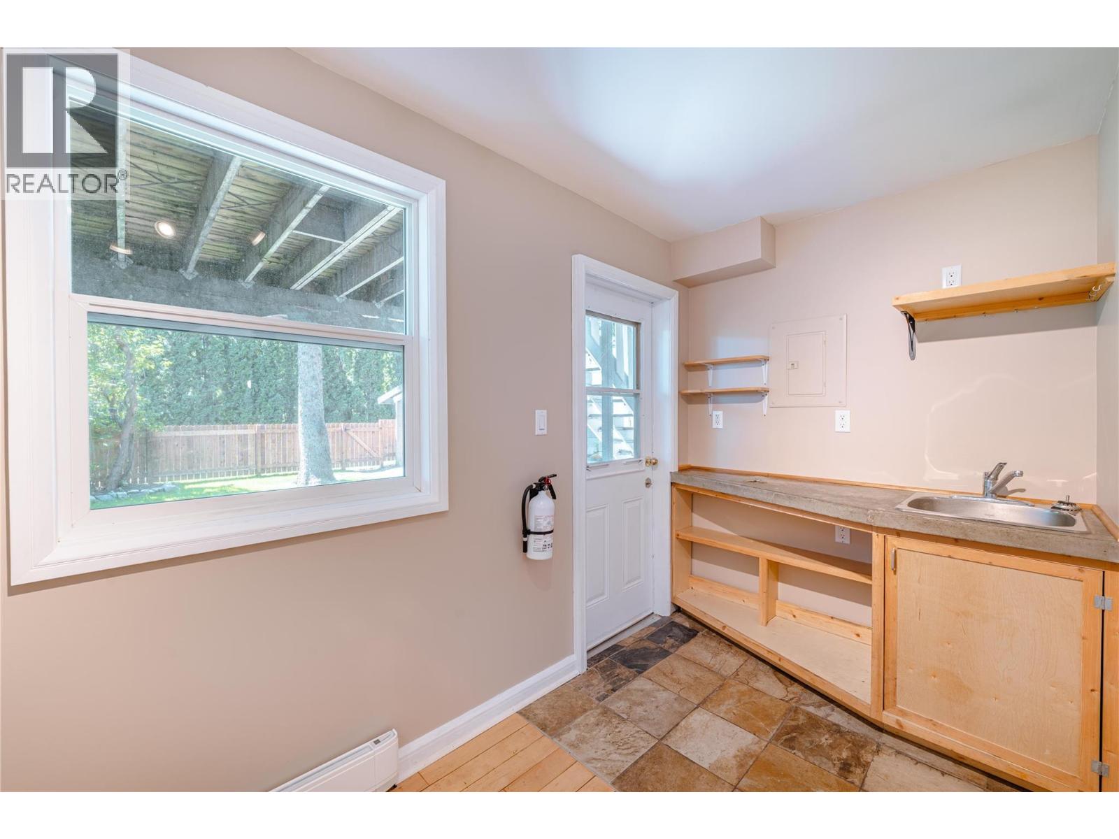 503 Third Street E, Revelstoke, British Columbia  V0E 2S0 - Photo 23 - 10358517