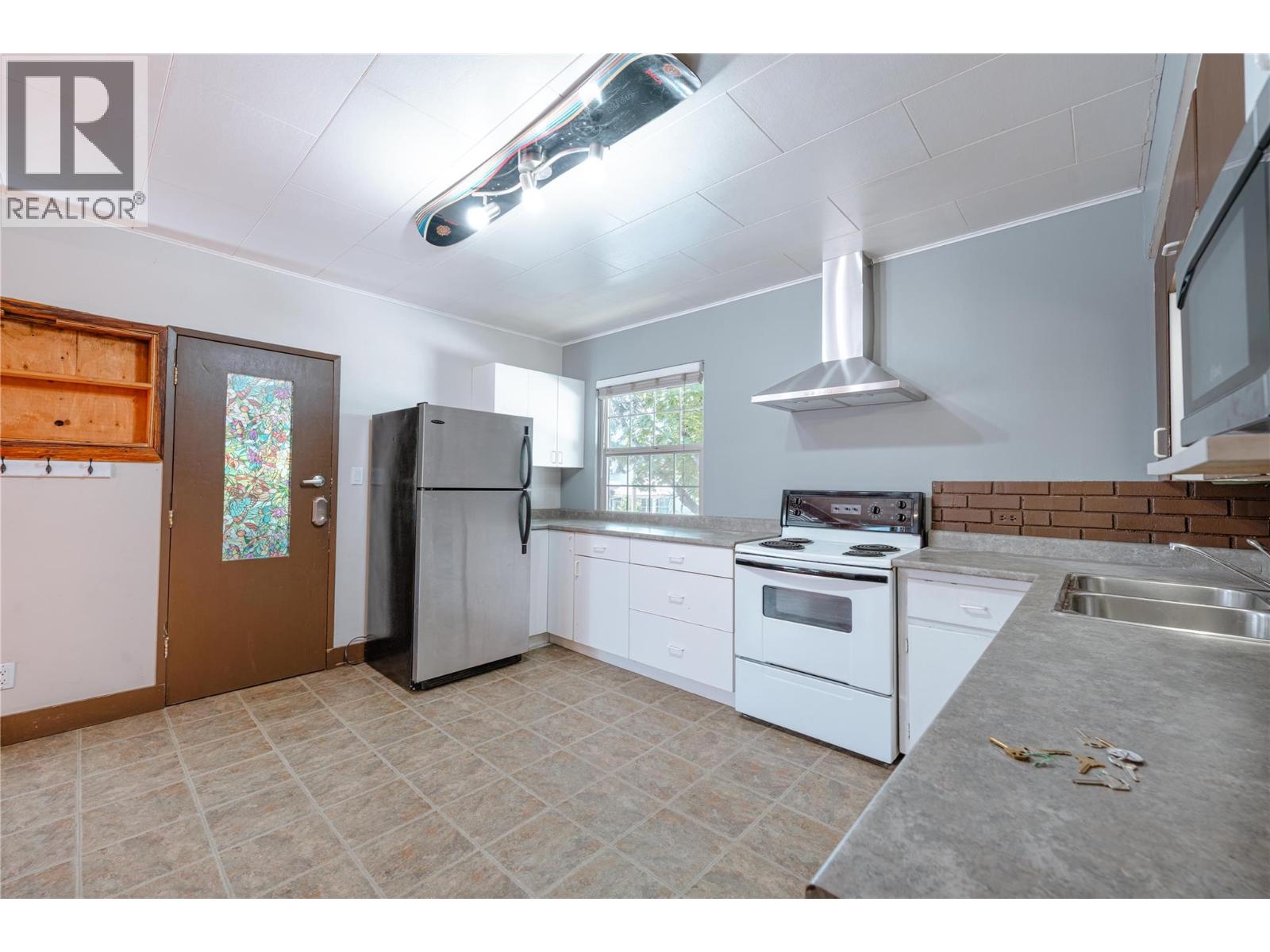 503 Third Street E, Revelstoke, British Columbia  V0E 2S0 - Photo 34 - 10358517