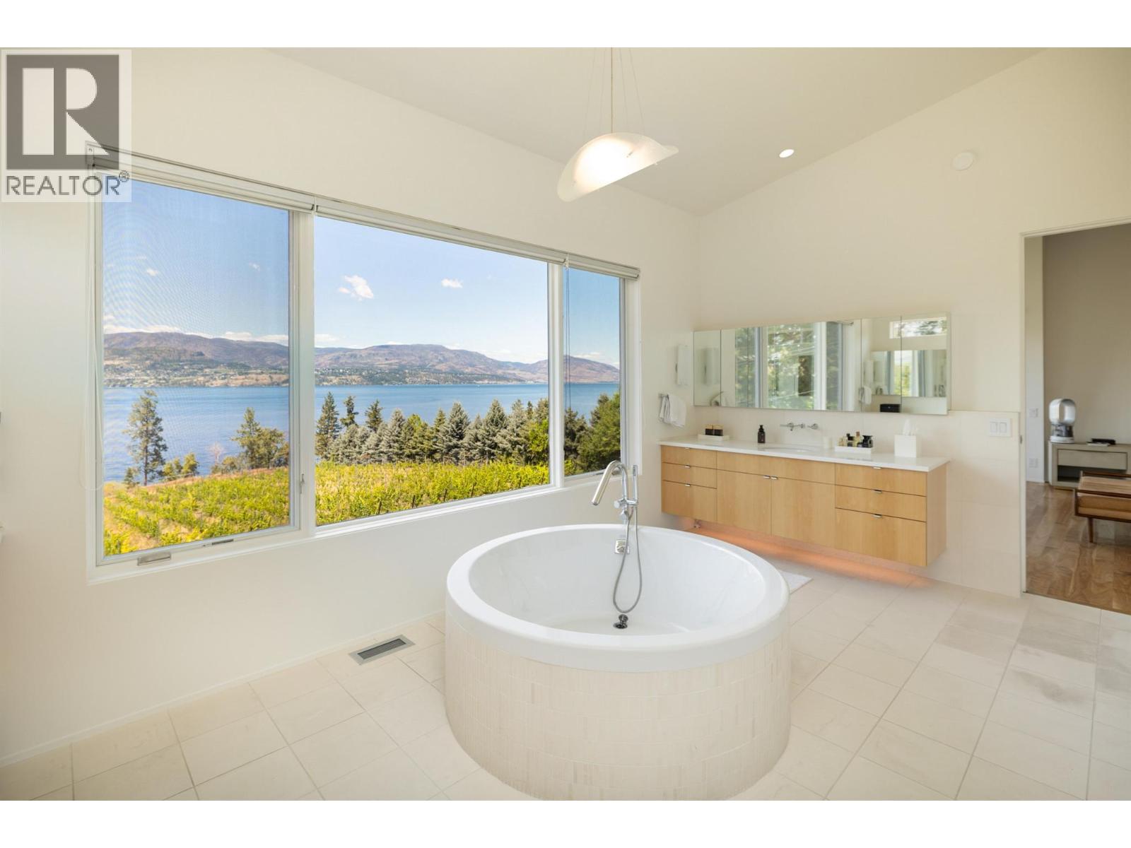 4840 Lakeshore Road, Kelowna, British Columbia  V1W 4H6 - Photo 42 - 10358738