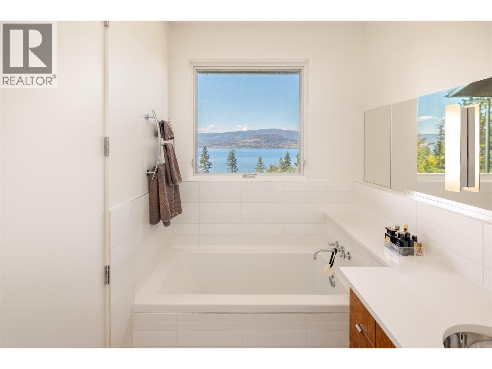 4840 Lakeshore Road, Kelowna, British Columbia  V1W 4H6 - Photo 44 - 10358738