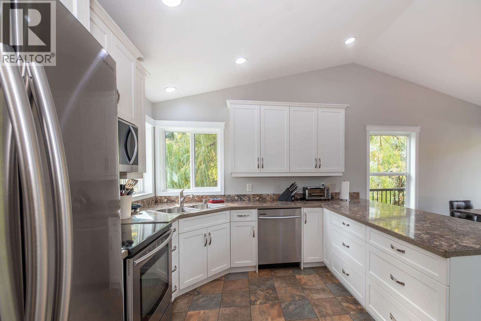 2234 Tappen Notch Hill Road, Tappen, British Columbia  V0E 2W1 - Photo 5 - 10345083