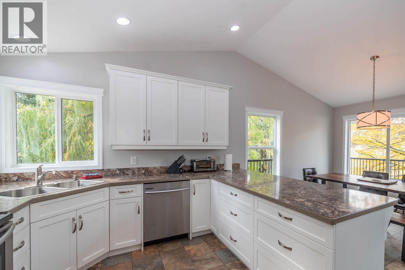 2234 Tappen Notch Hill Road, Tappen, British Columbia  V0E 2W1 - Photo 7 - 10345083