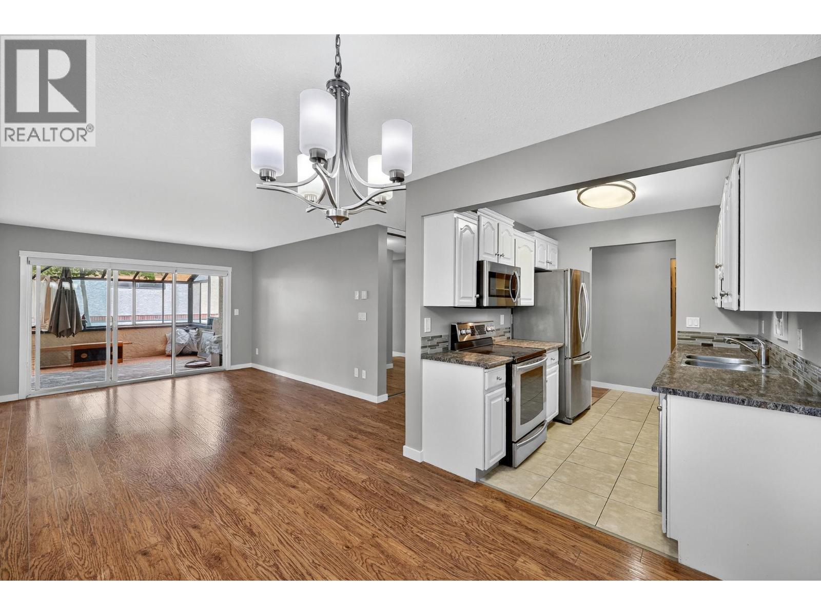 1229 Bernard Avenue Unit# 105, Kelowna, British Columbia  V1Y 6R3 - Photo 2 - 10358804