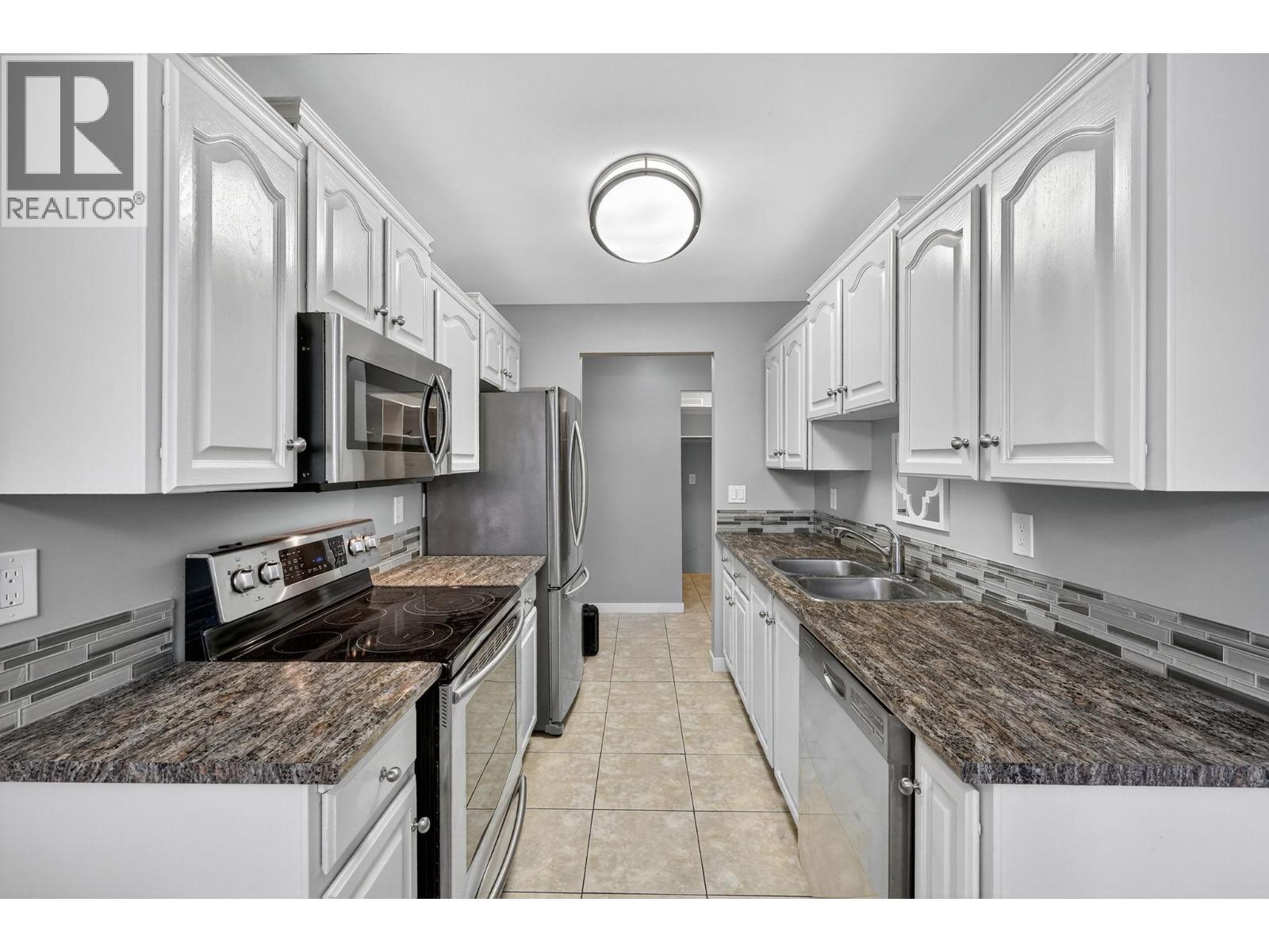 1229 Bernard Avenue Unit# 105, Kelowna, British Columbia  V1Y 6R3 - Photo 3 - 10358804