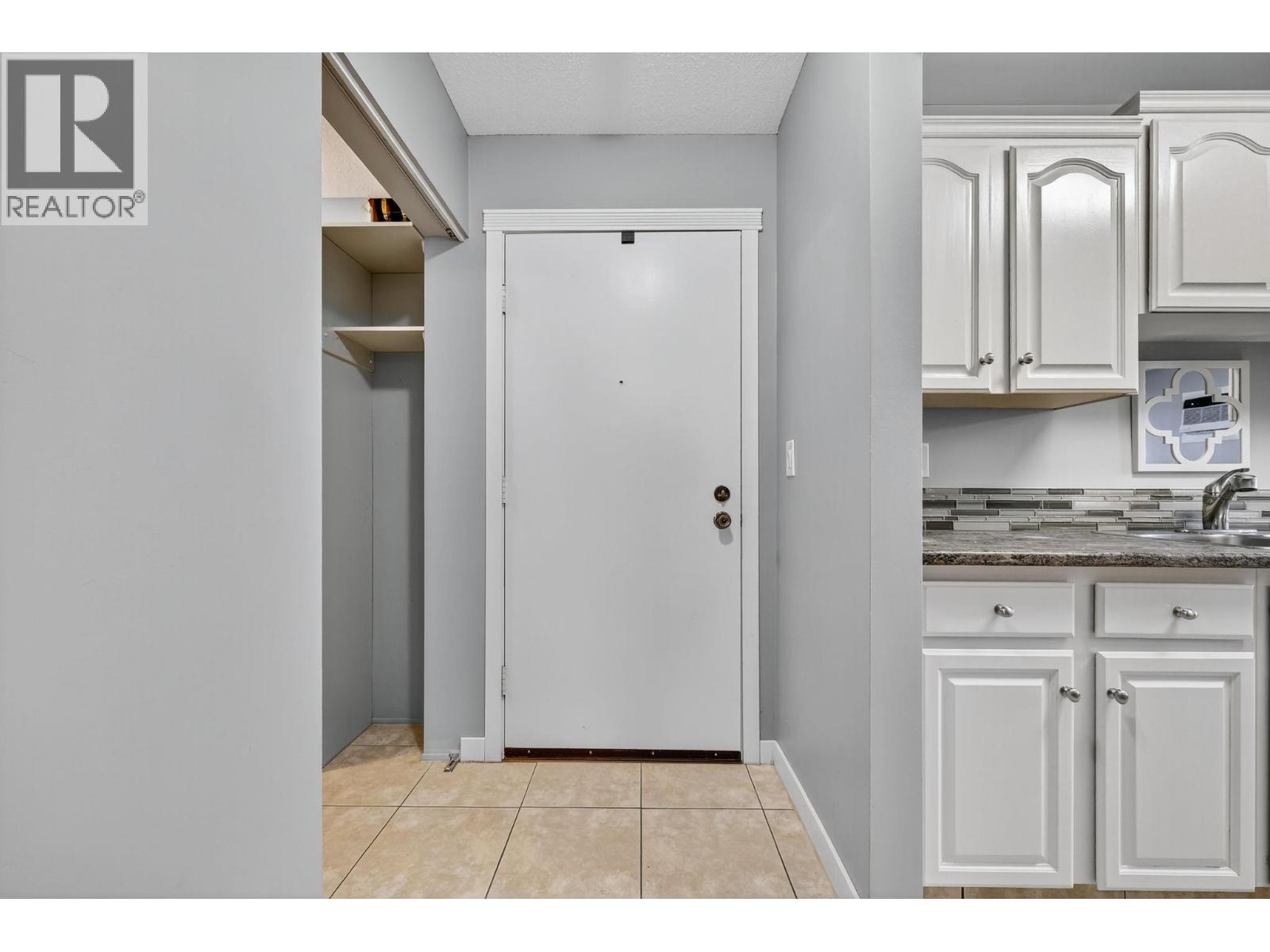 1229 Bernard Avenue Unit# 105, Kelowna, British Columbia  V1Y 6R3 - Photo 4 - 10358804