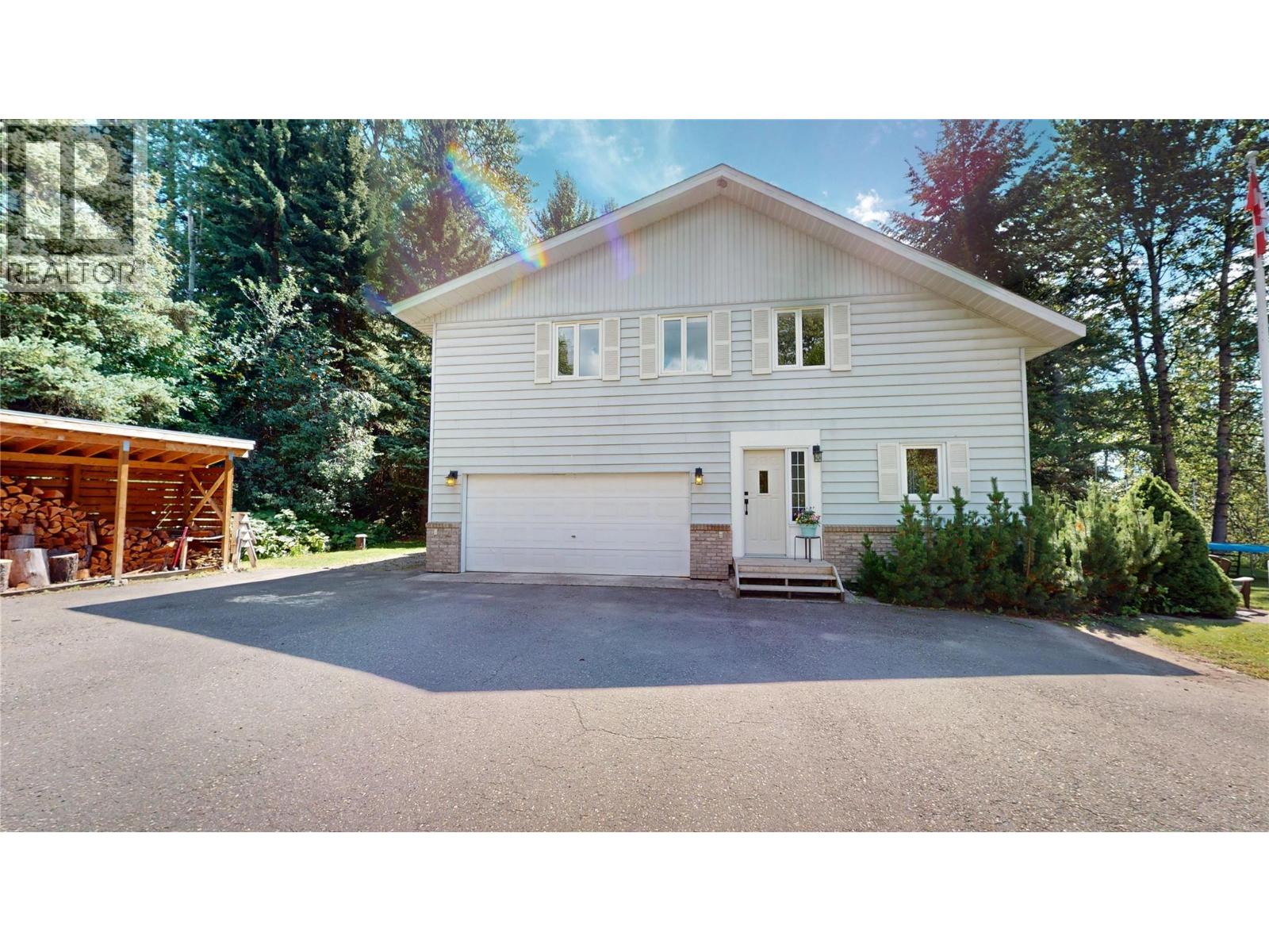 7392 8th Avenue, Hosmer, British Columbia  V0B 1M5 - Photo 1 - 10359204