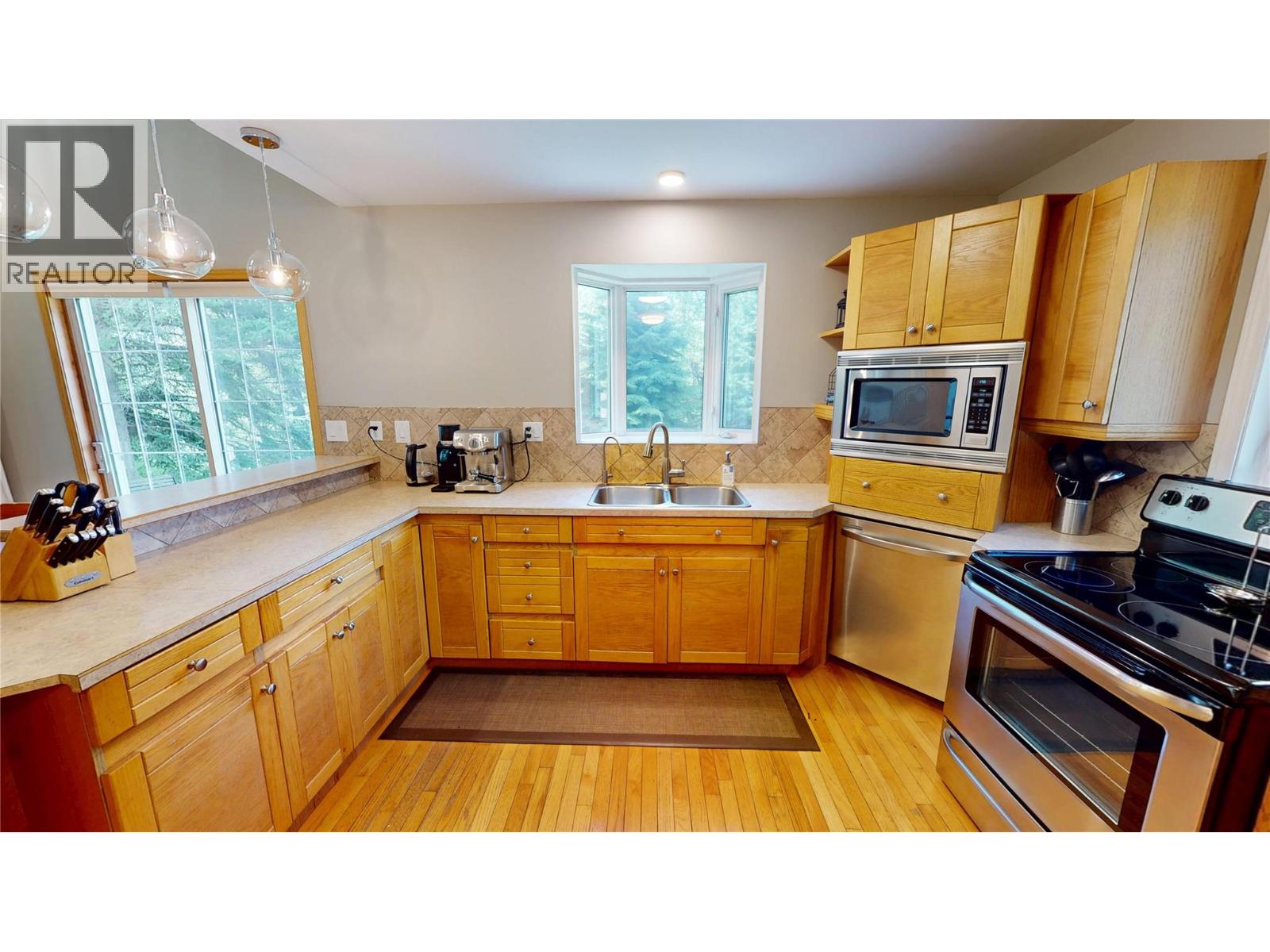 7392 8th Avenue, Hosmer, British Columbia  V0B 1M5 - Photo 3 - 10359204