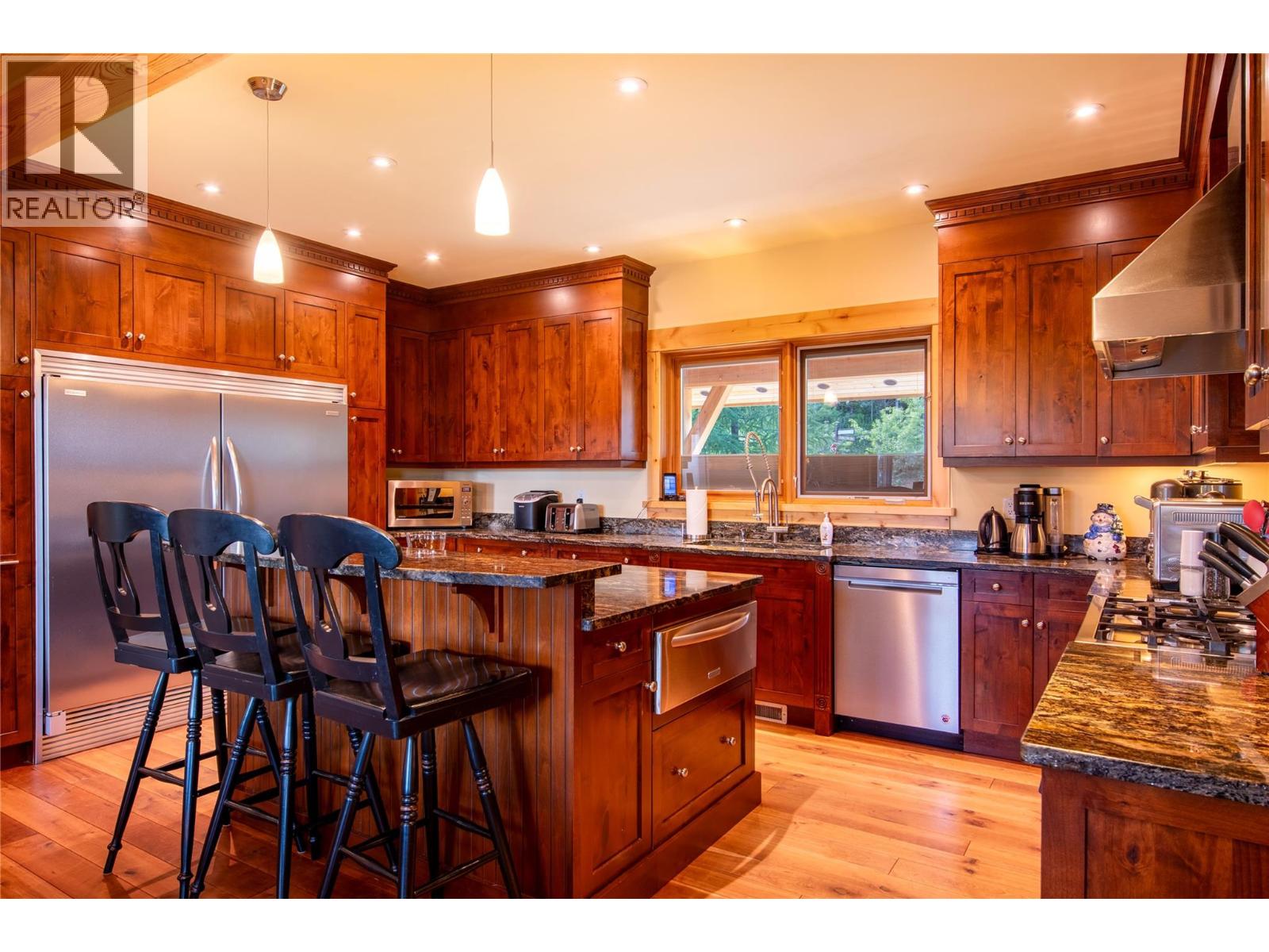 1590 Golden Avenue, Golden, British Columbia  V0A 1H0 - Photo 3 - 10359286