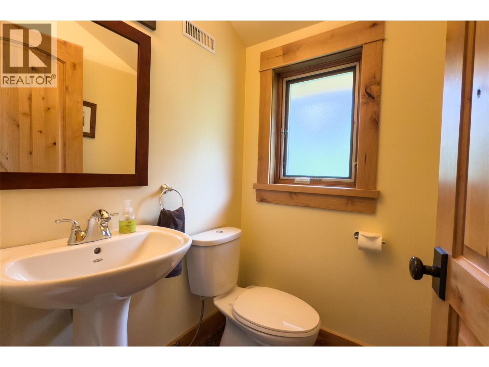 1590 Golden Avenue, Golden, British Columbia  V0A 1H0 - Photo 9 - 10359286